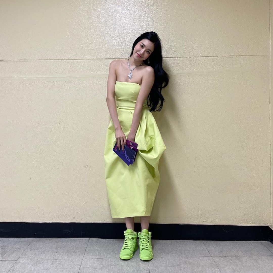 (W) Jordan 1 x Billie Eilish KO SP Lime Green 착용 스타일 - 2