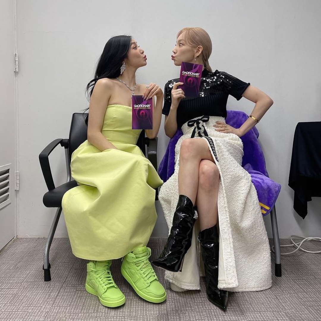 (W) Jordan 1 x Billie Eilish KO SP Lime Green 착용 스타일 - 3
