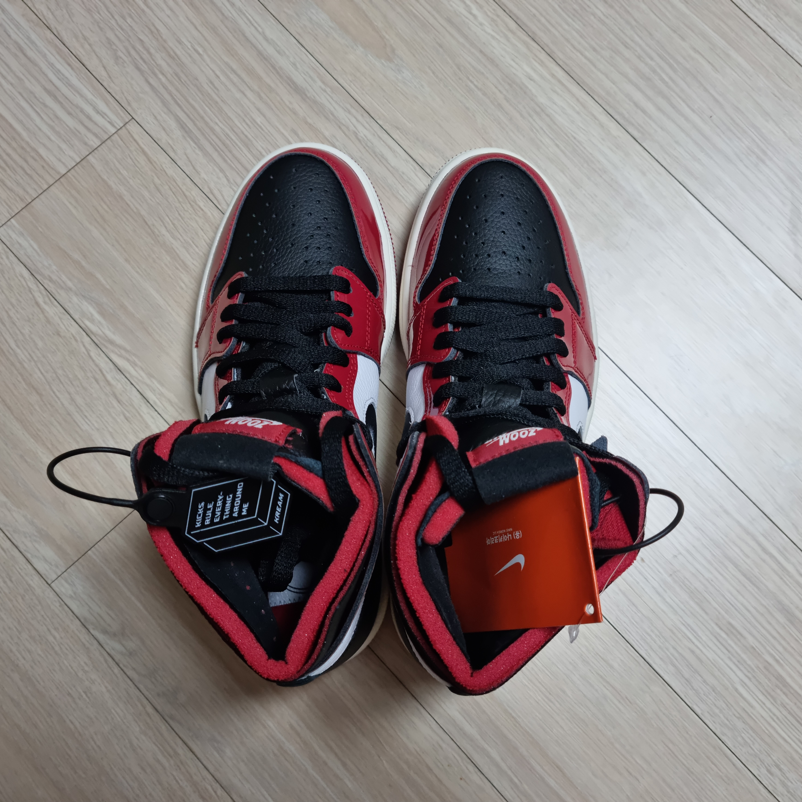 (W) Jordan 1 Zoom Air CMFT Gym Red Black 착용 스타일 - 2