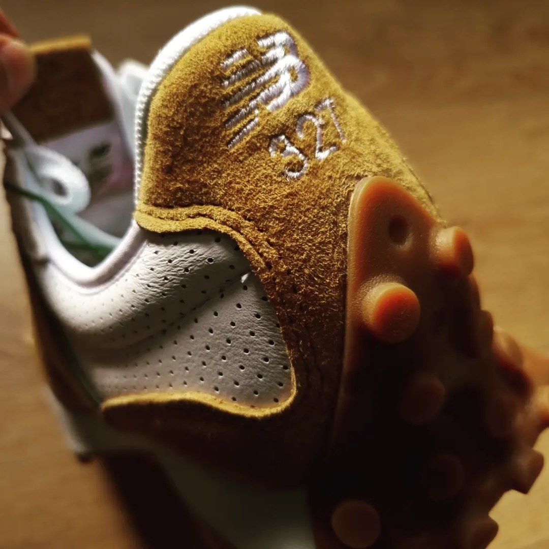 (W) New Balance x Bandier 327 Workwear Indigo 착용 스타일