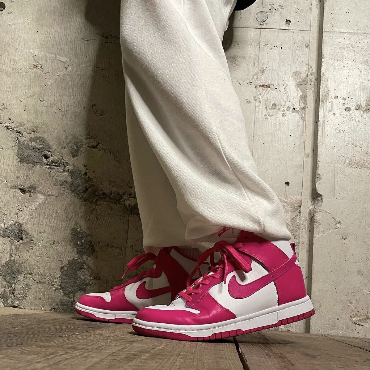 (W) Nike Dunk High Pink Prime 착용 스타일 - 2