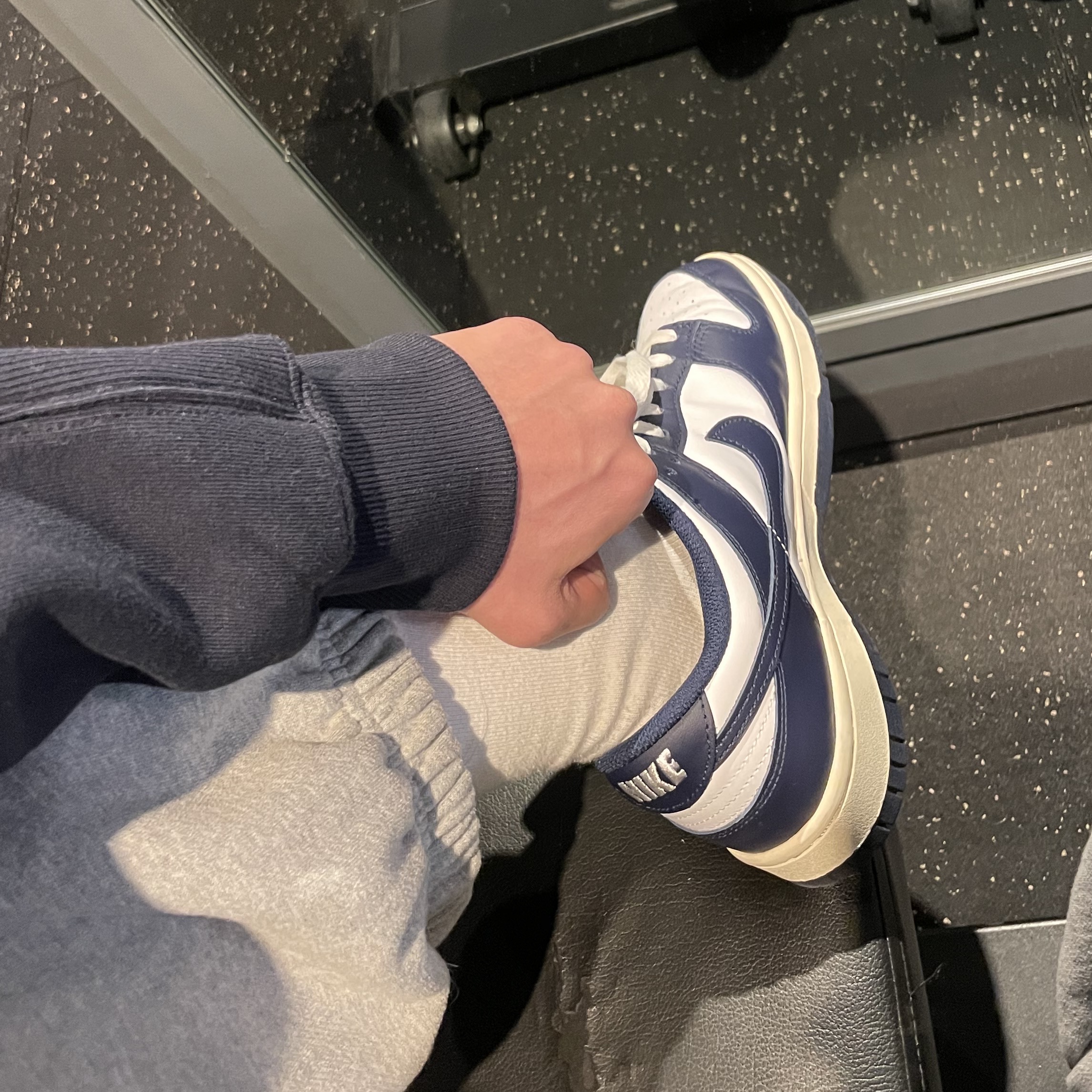 (W) Nike Dunk Low Vintage Midnight Navy 착용 스타일 - 2