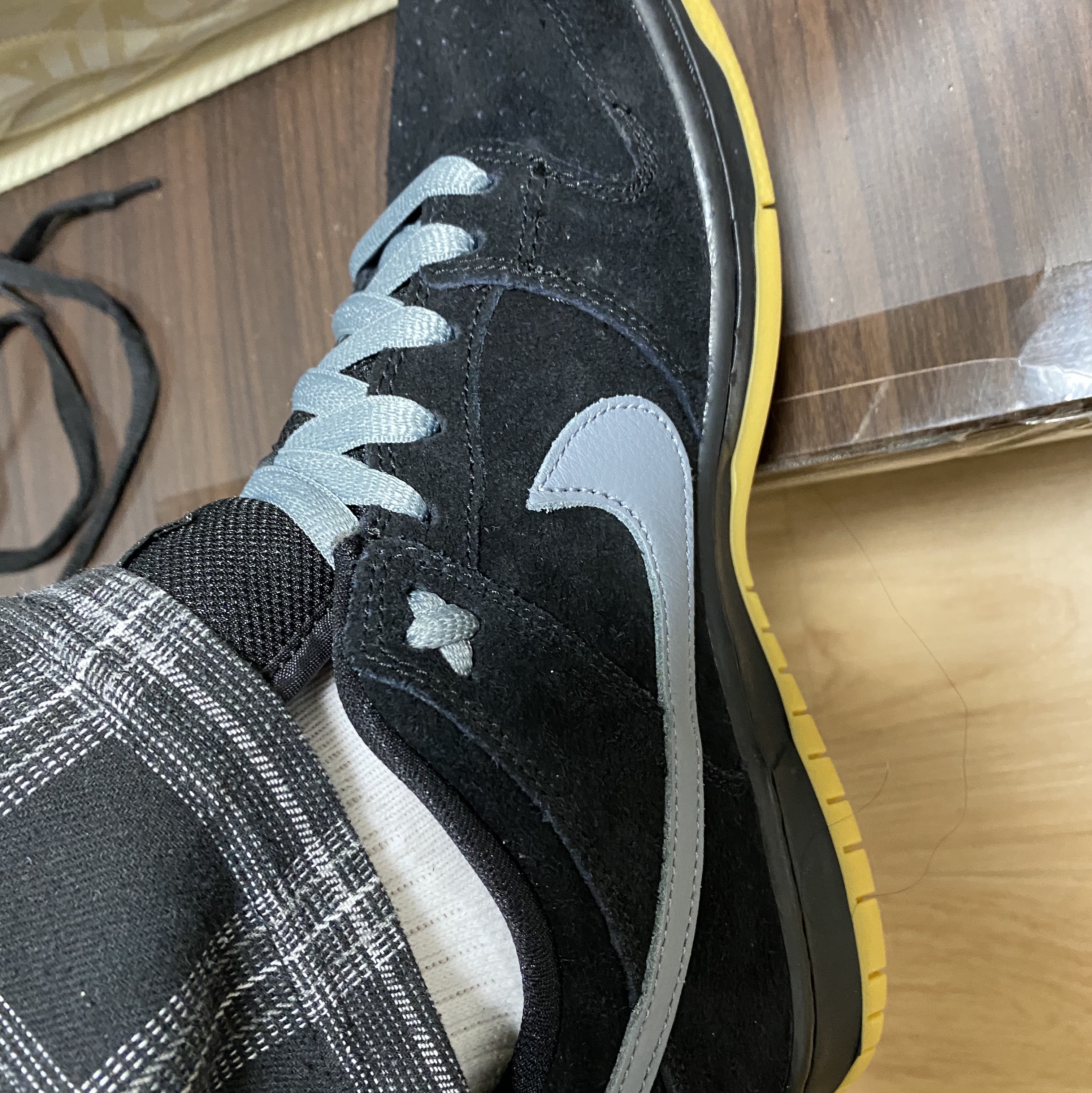 Nike SB Dunk Low Pro Black Cool Grey 착용 스타일 - 3