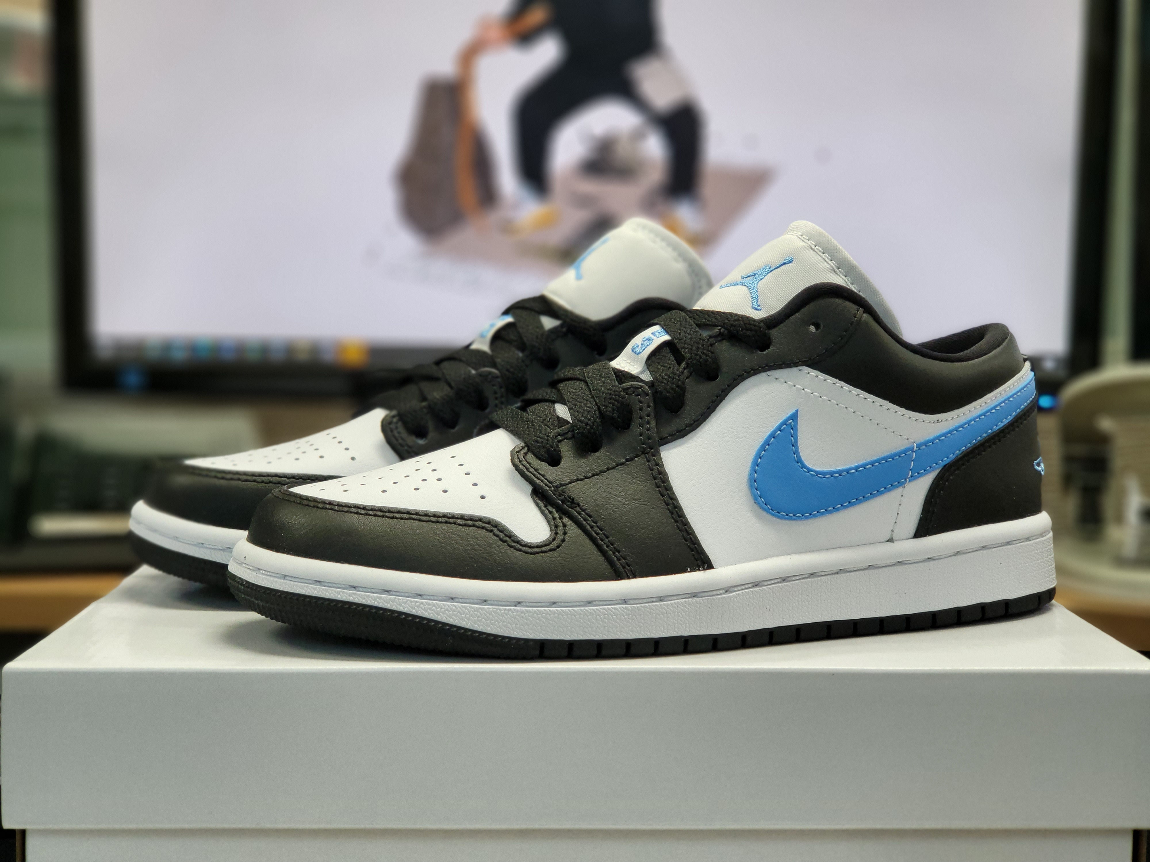 (W) Jordan 1 Low Black University Blue 착용 스타일