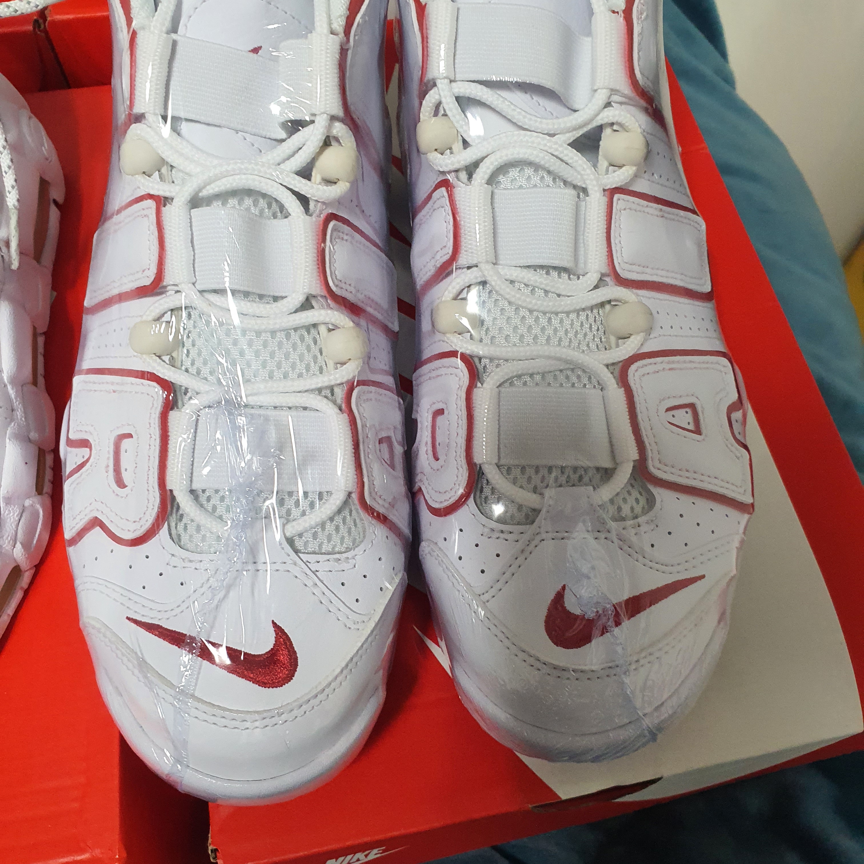 Nike Air More Uptempo White Varsity Red 2021 착용 스타일
