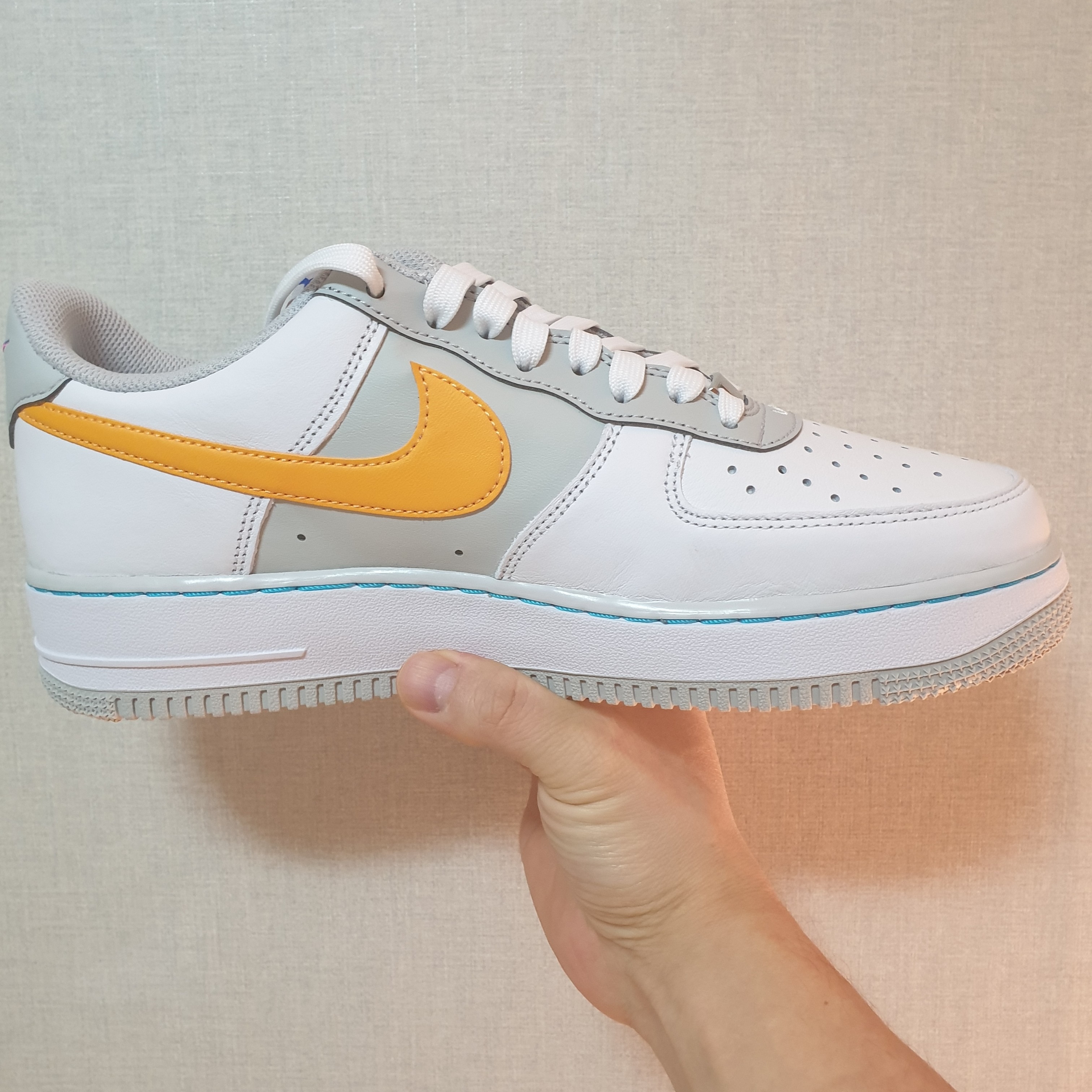 Nike x NBA Air Force 1 '07 LV8 EMB White Turquoise Blue 착용 스타일 - 3