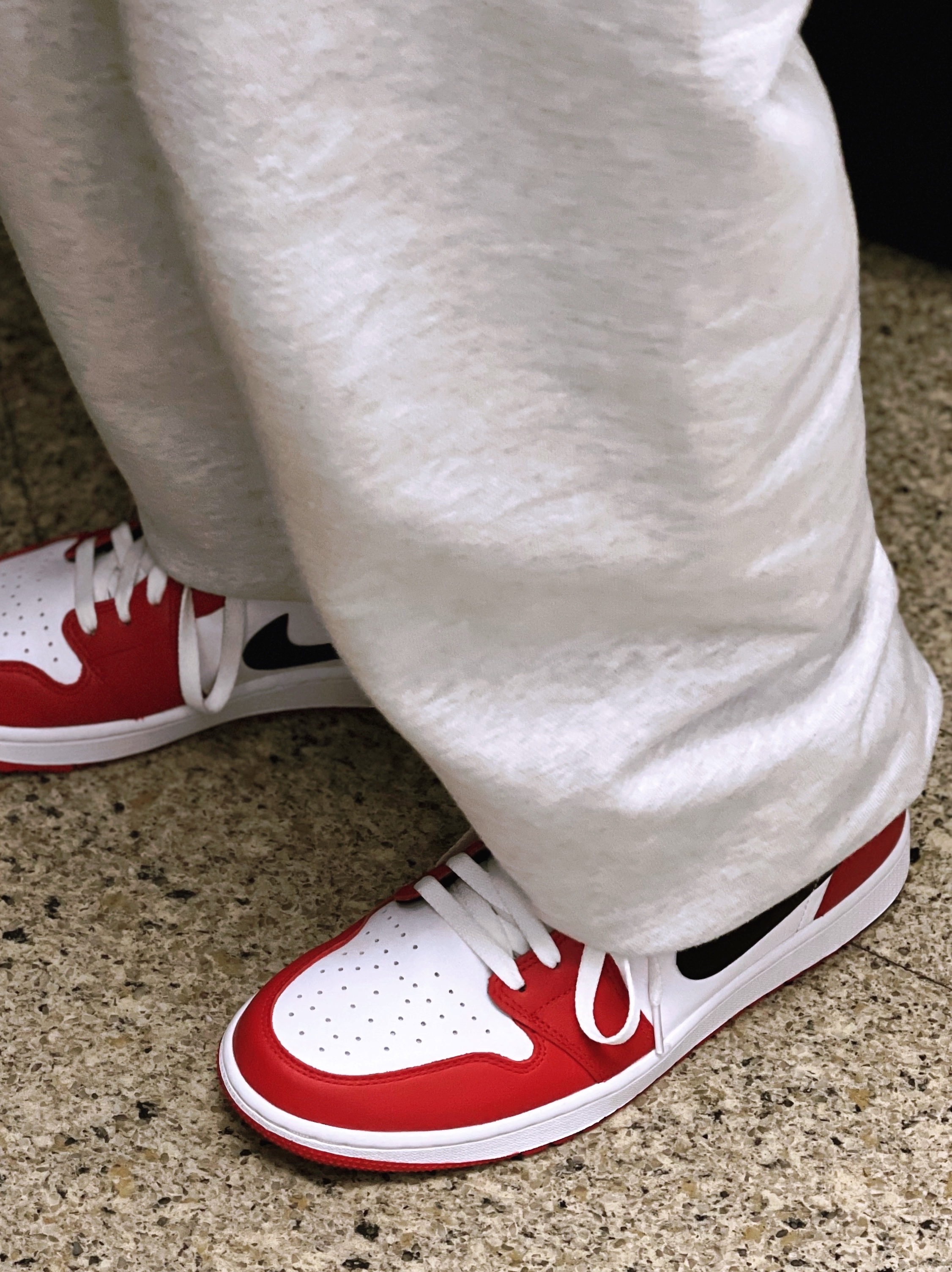 Jordan 1 Low Golf Chicago 착용 스타일 - 2
