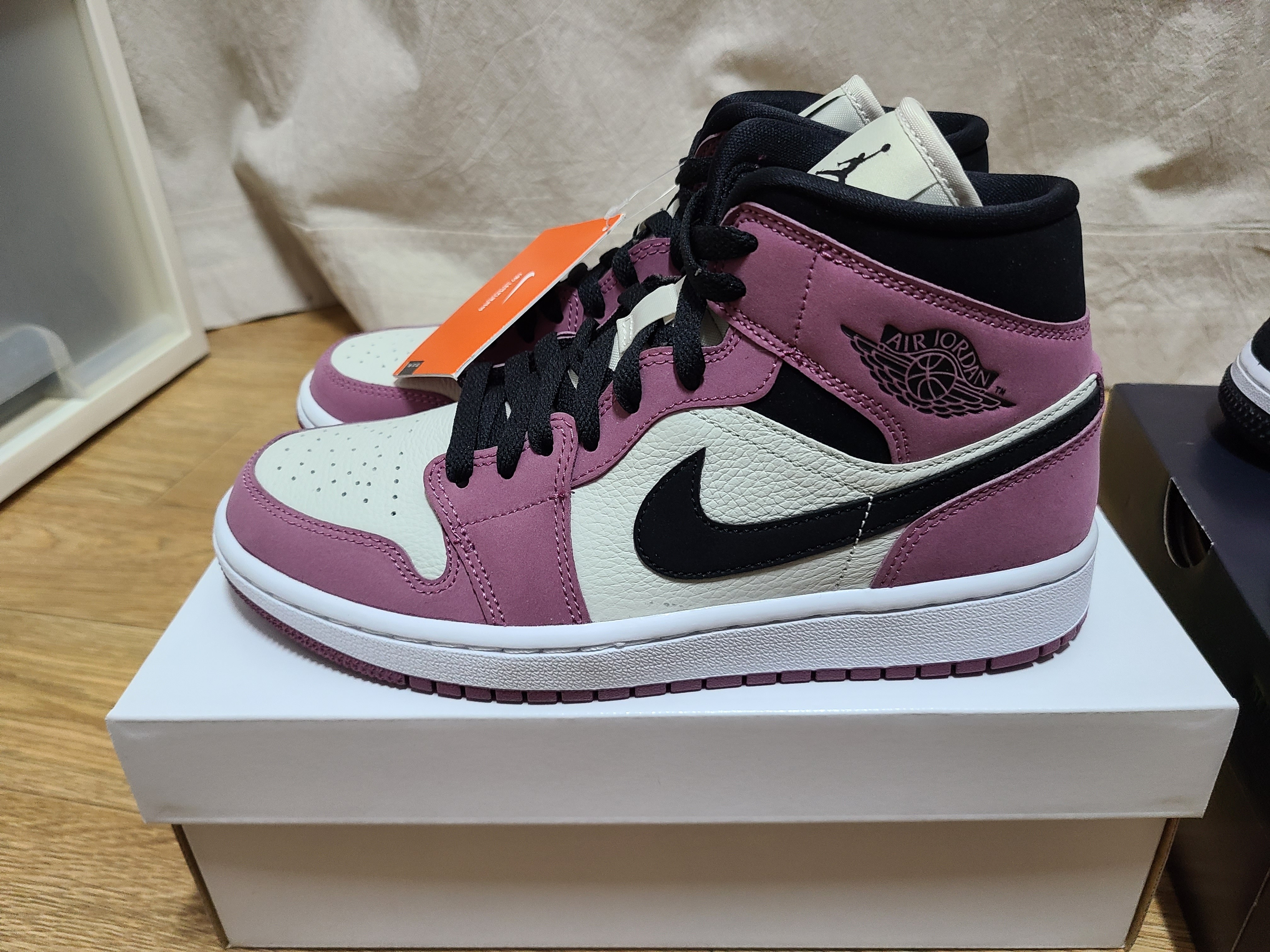 (W) Jordan 1 Mid SE Light Mulberry 착용 스타일