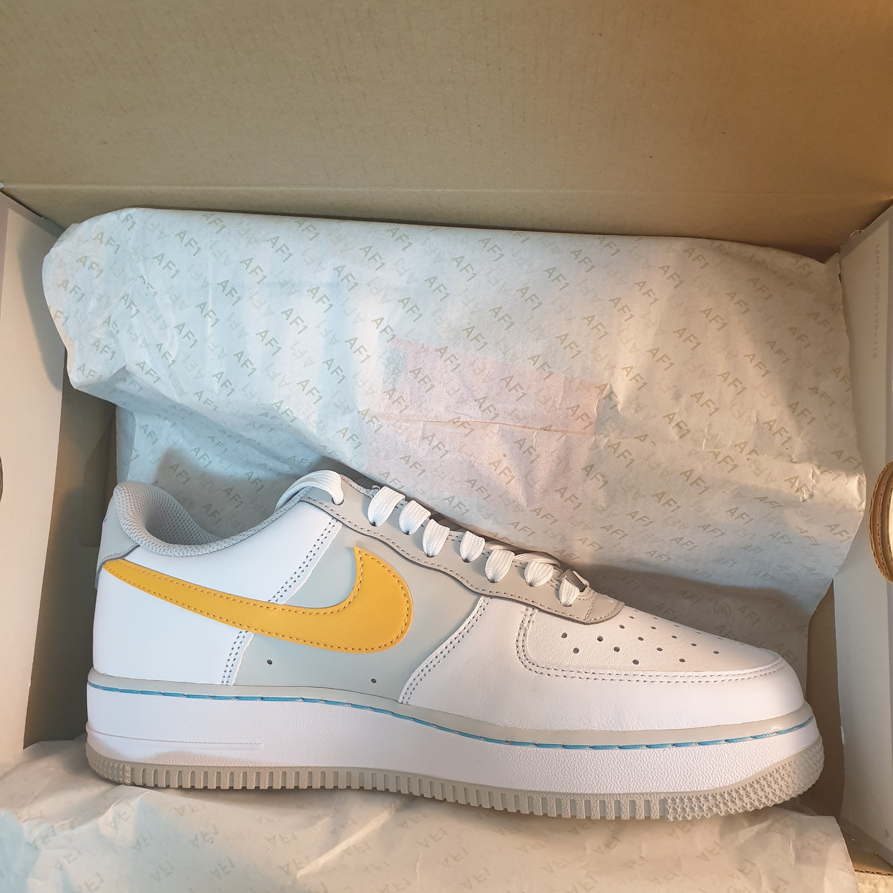 Nike x NBA Air Force 1 '07 LV8 EMB White Turquoise Blue 착용 스타일 - 5