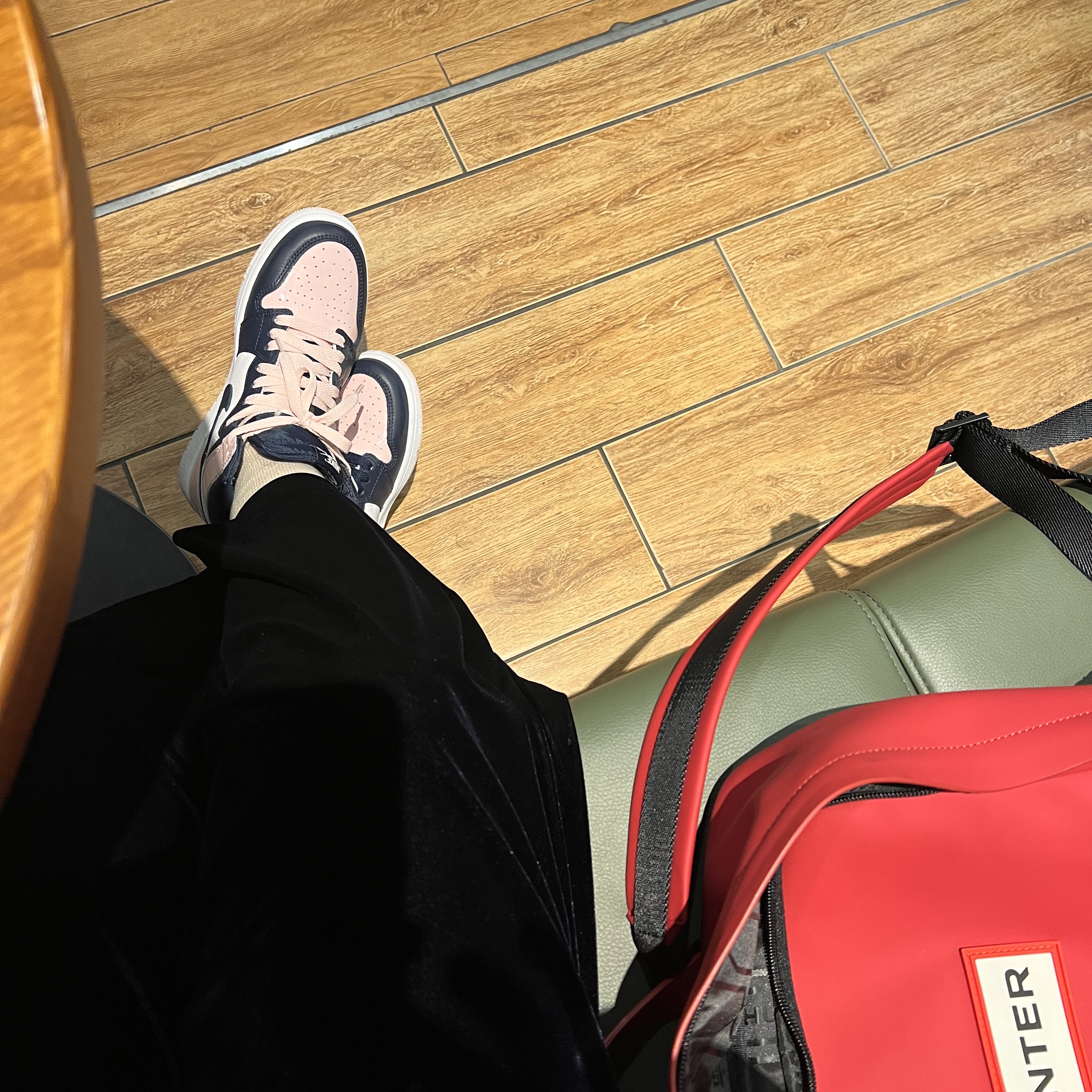 (W) Jordan 1 Retro High OG Atmosphere 착용 스타일 - 2
