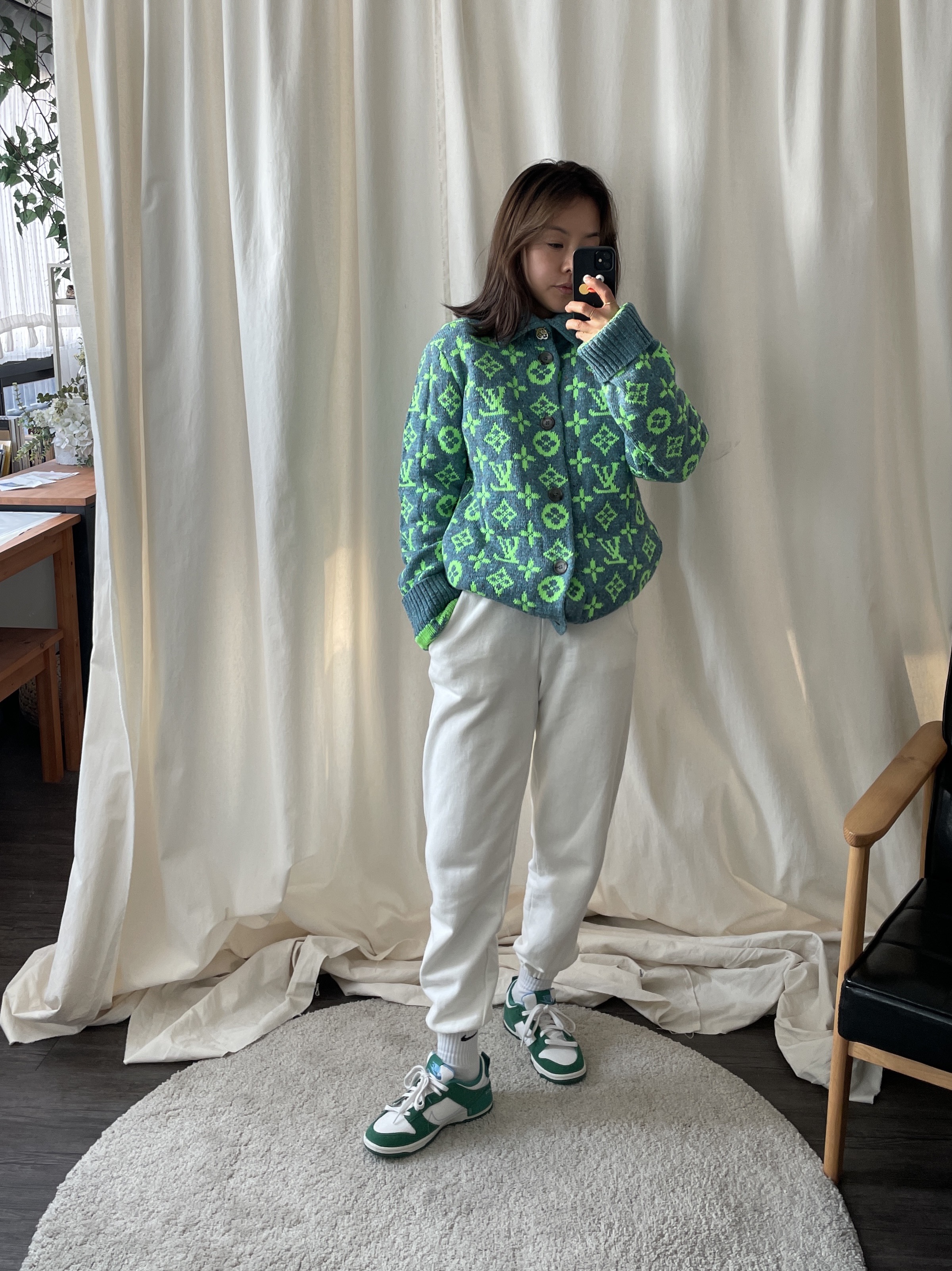 (W) Nike Dunk Low Disrupt 2 Phantom University Blue, Louis Vuitton Signature Cardigan Multicolor 착용 스타일 - 2