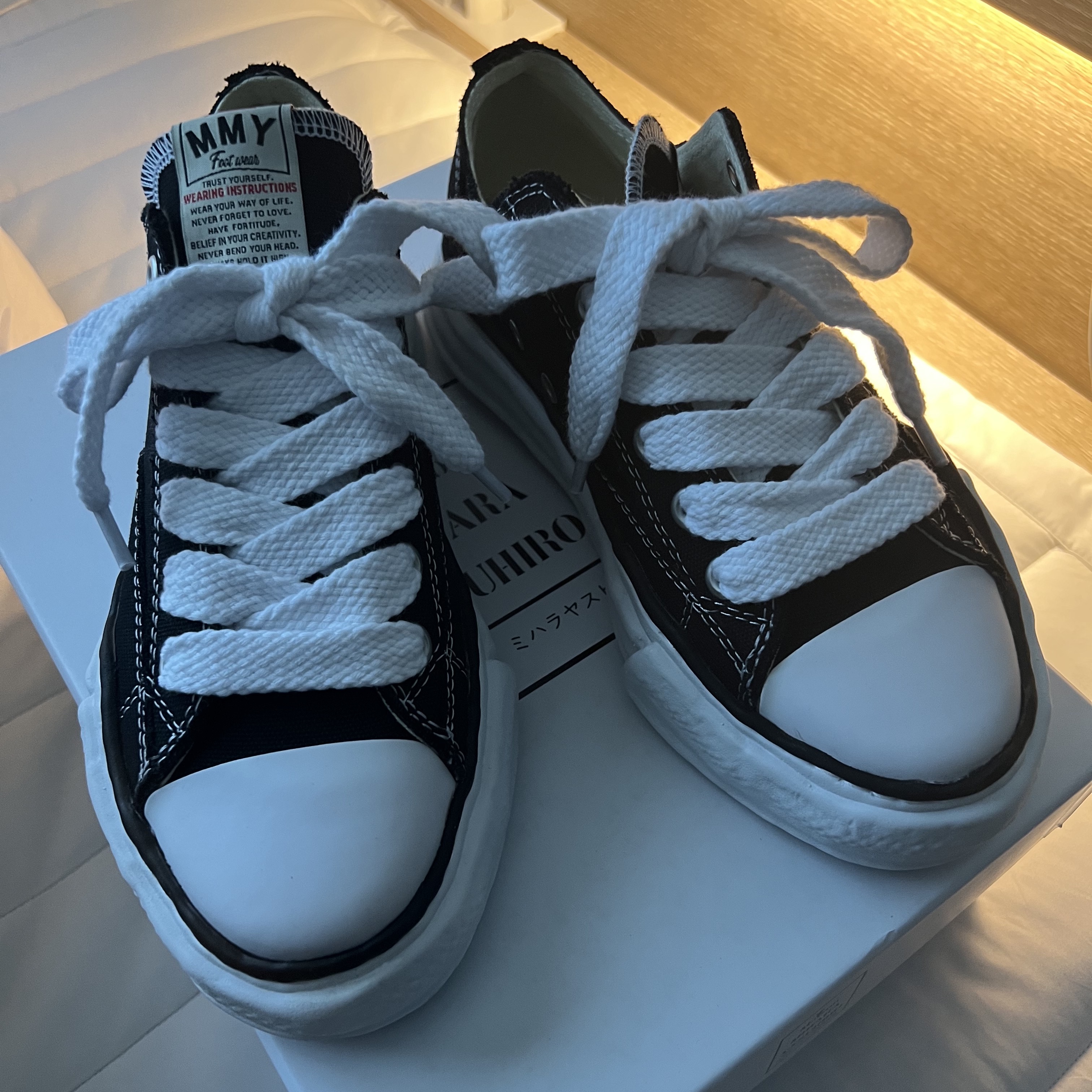 Maison Mihara Yasuhiro Peterson OG Sole Canvas Low Sneakers Black 착용 스타일