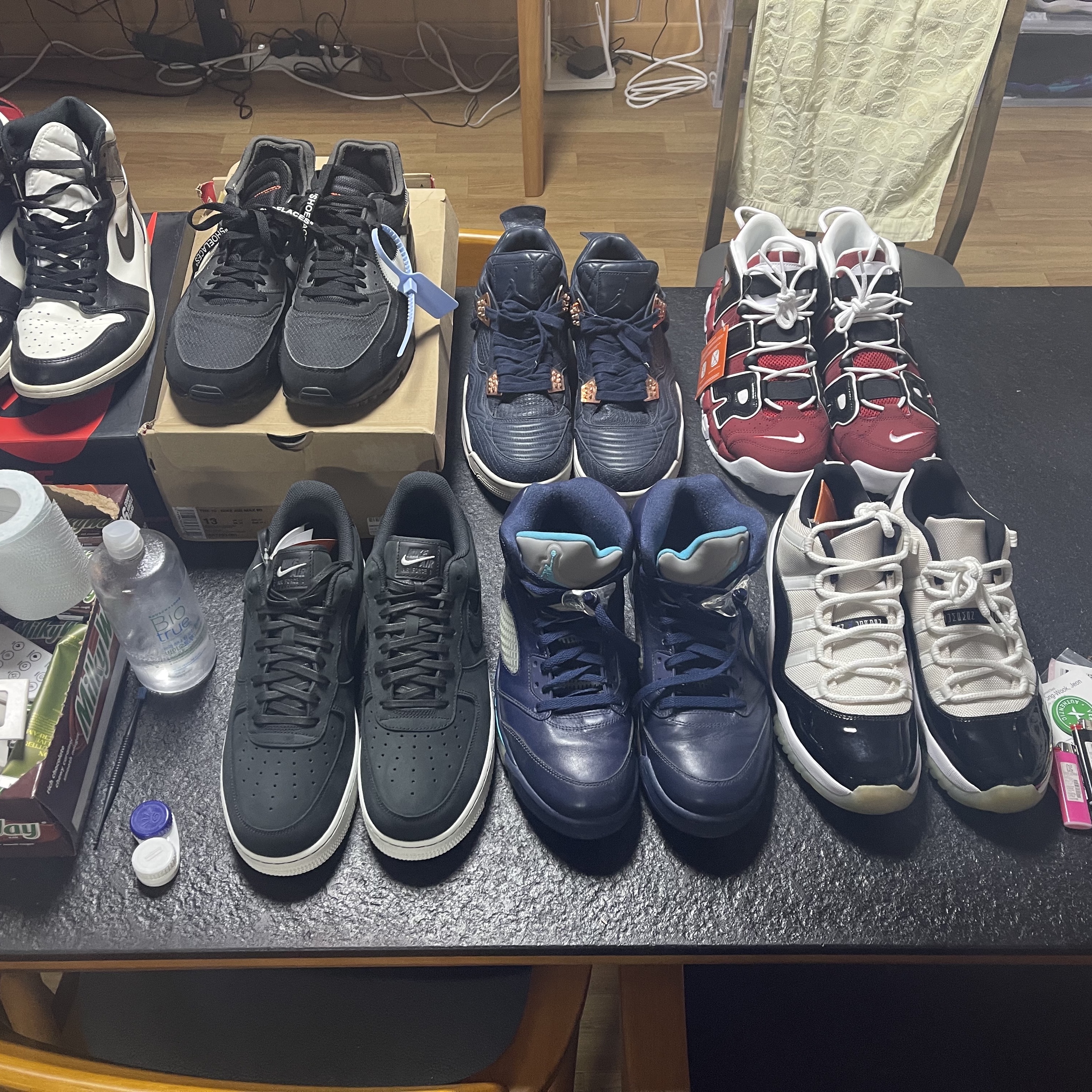 Nike x Off-White Air Max 90 V2 Black White, Jordan 1 Retro High OG Black Mocha 착용 스타일 - 1