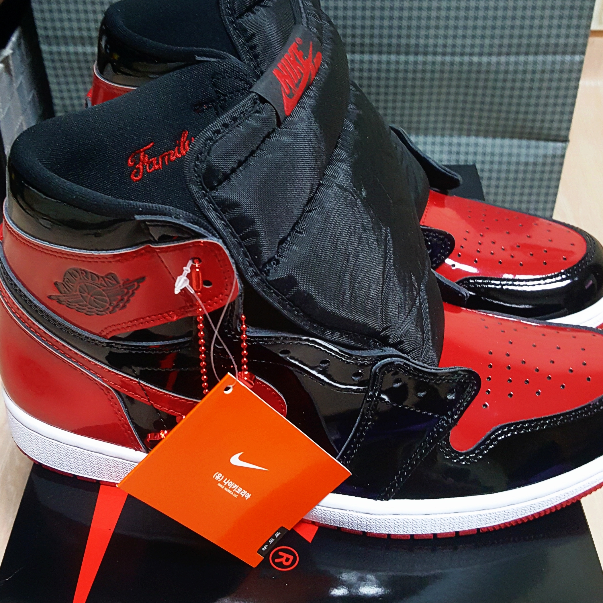 Jordan 1 Retro High OG Patent Bred 착용 스타일 - 2