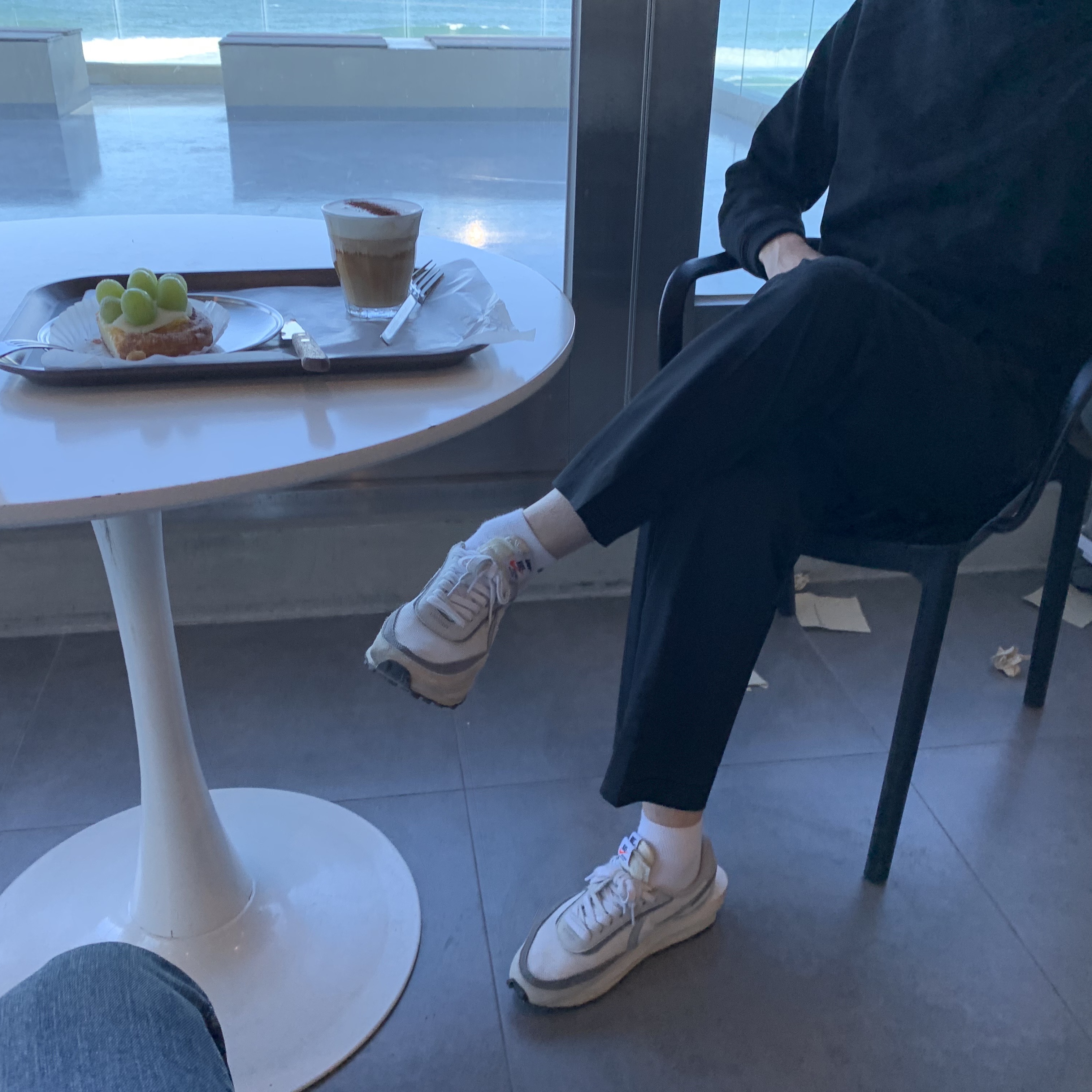 Nike x Sacai LDWaffle Summit White 착용 스타일 - 2