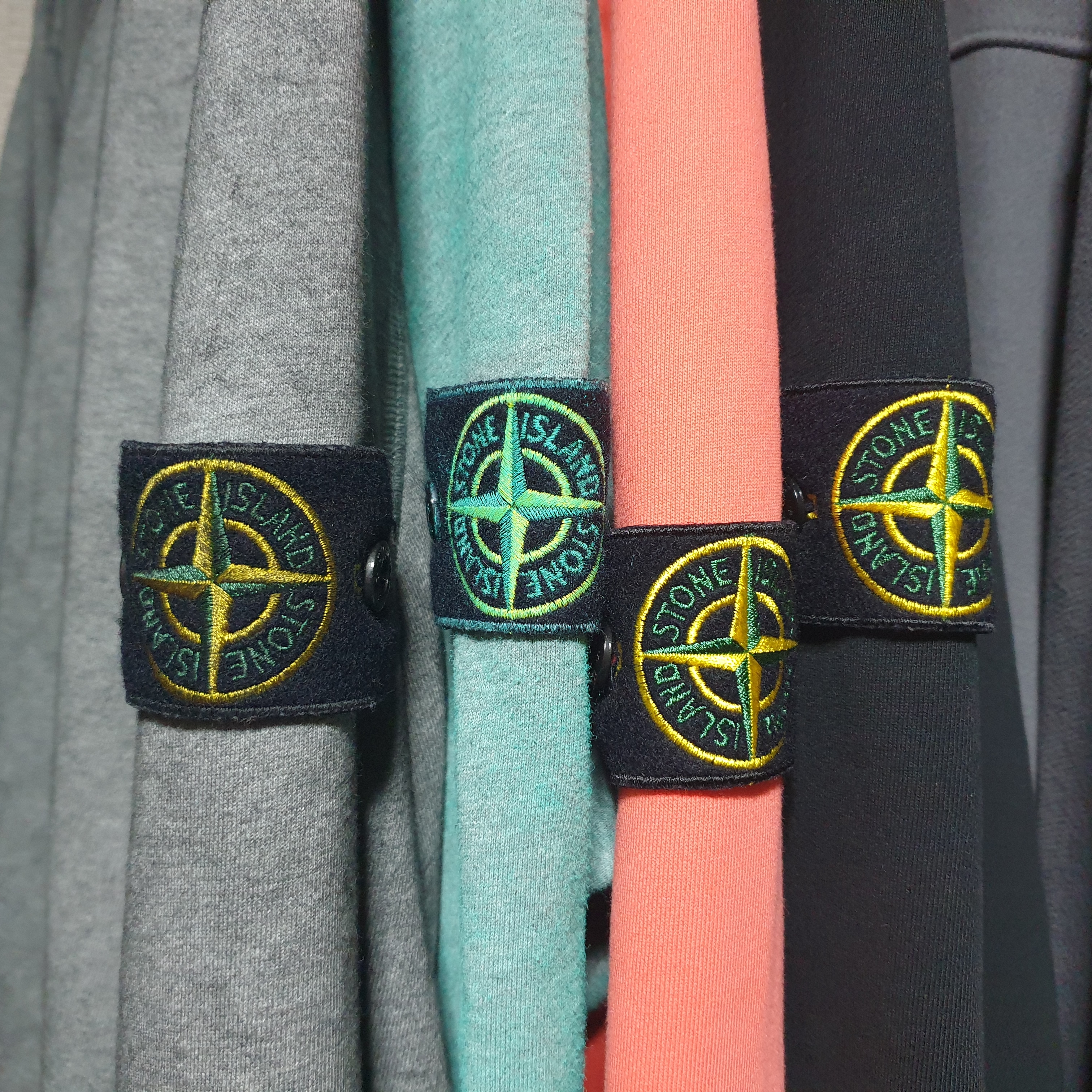Stone Island 62290 Dust Colour Treatment Crewneck Sweatshirt Grey - 21SS, Stone Island 62290 Dust Colour Treatment Crewneck Sweatshirt Aqua Melange - 21SS 착용 스타일 - 2