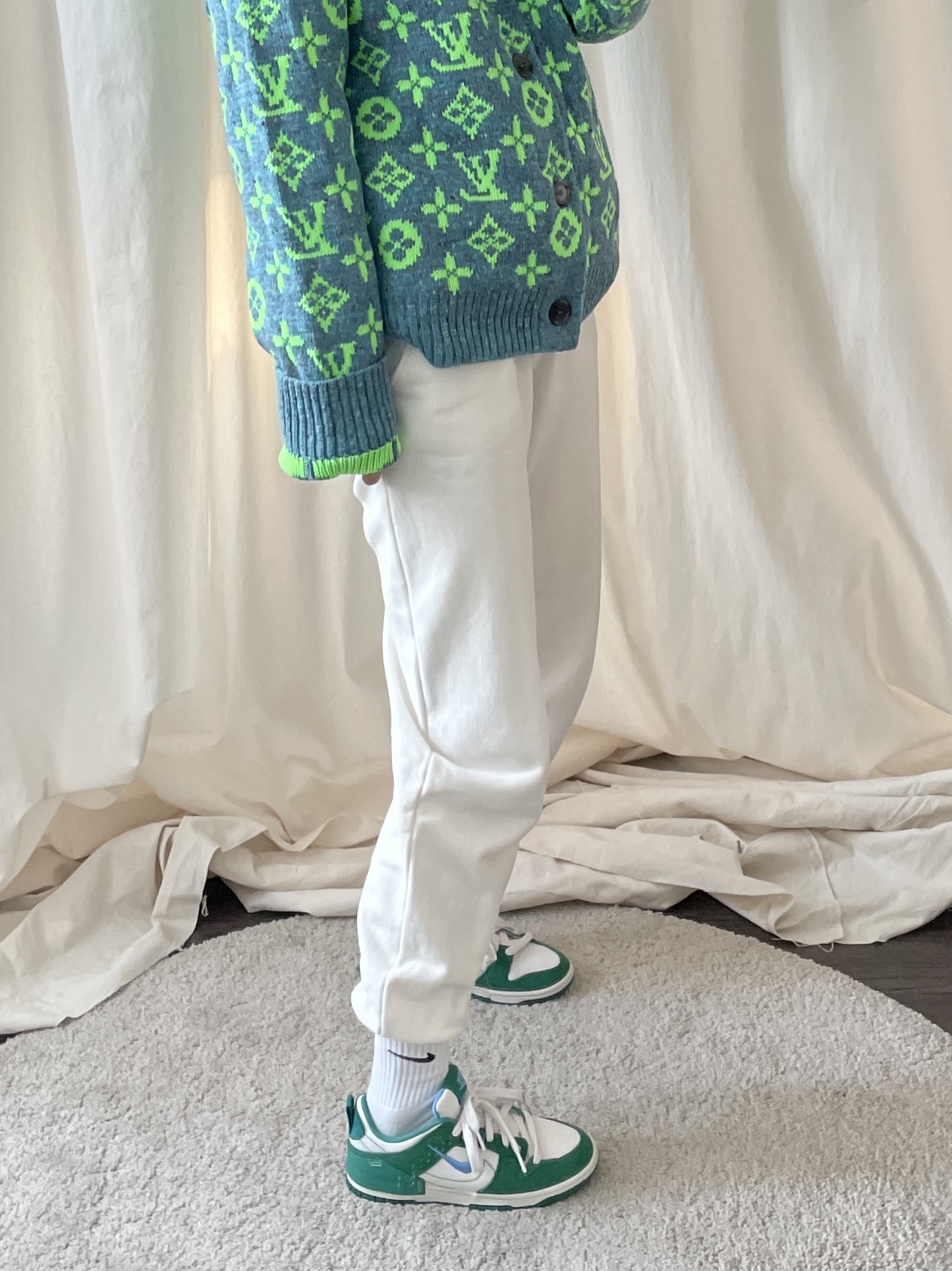 (W) Nike Dunk Low Disrupt 2 Phantom University Blue, Louis Vuitton Signature Cardigan Multicolor 착용 스타일 - 3