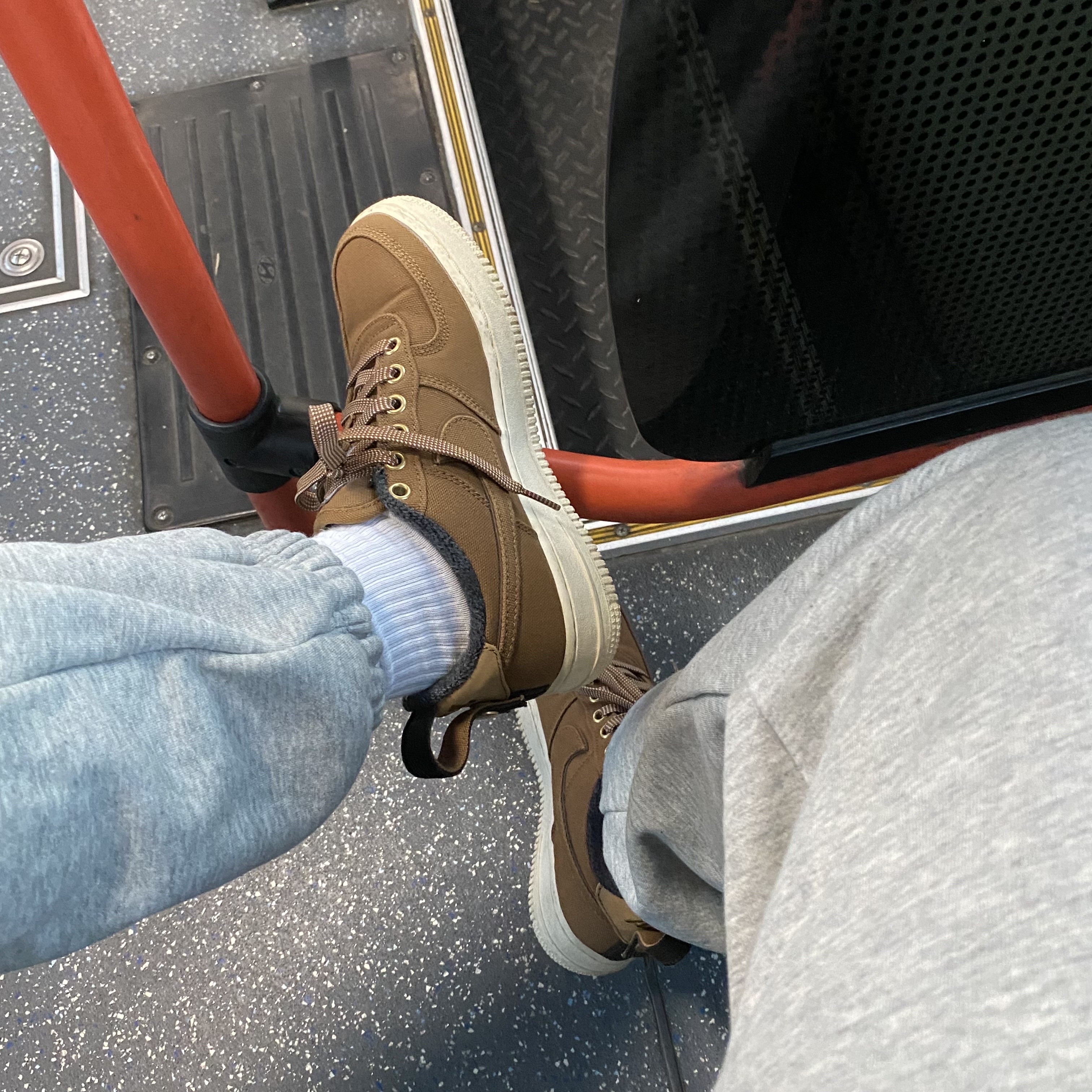Nike x Carhartt WIP Air Force 1 Low Ale Brown 착용 스타일