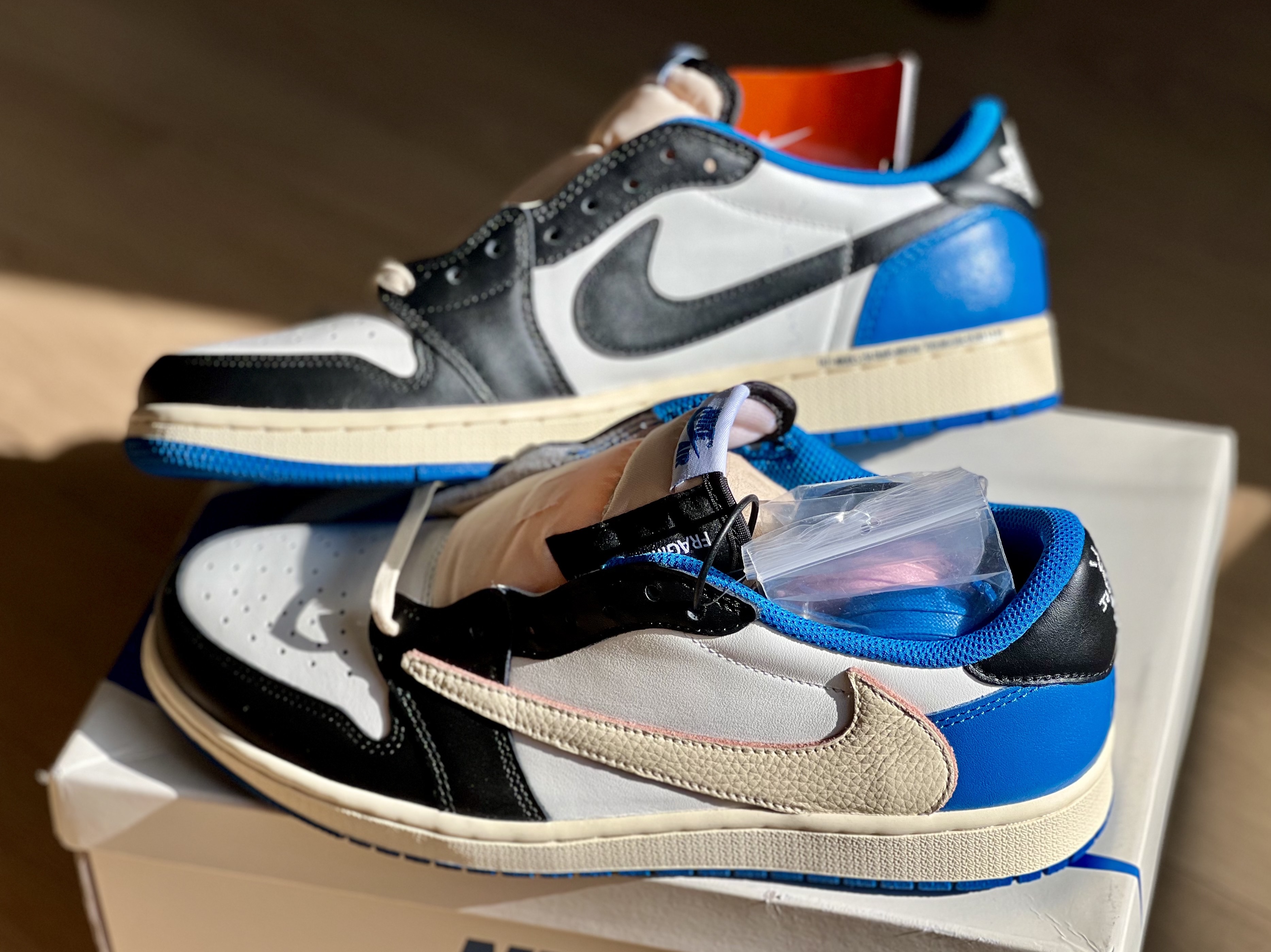 Jordan 1 x Travis Scott x Fragment Retro Low OG SP Military Blue 착용 스타일