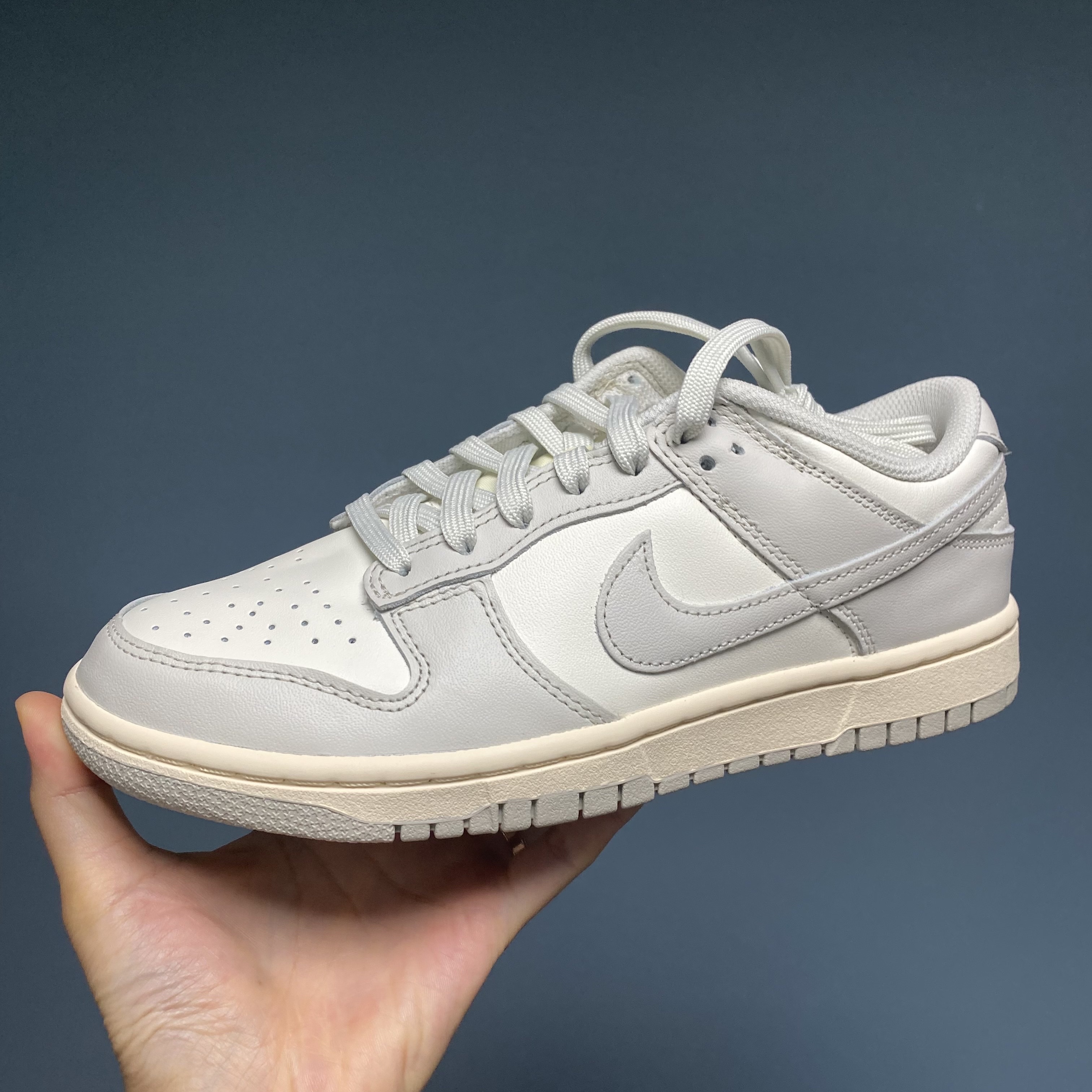 (W) Nike Dunk Low Light Bone 착용 스타일 - 1