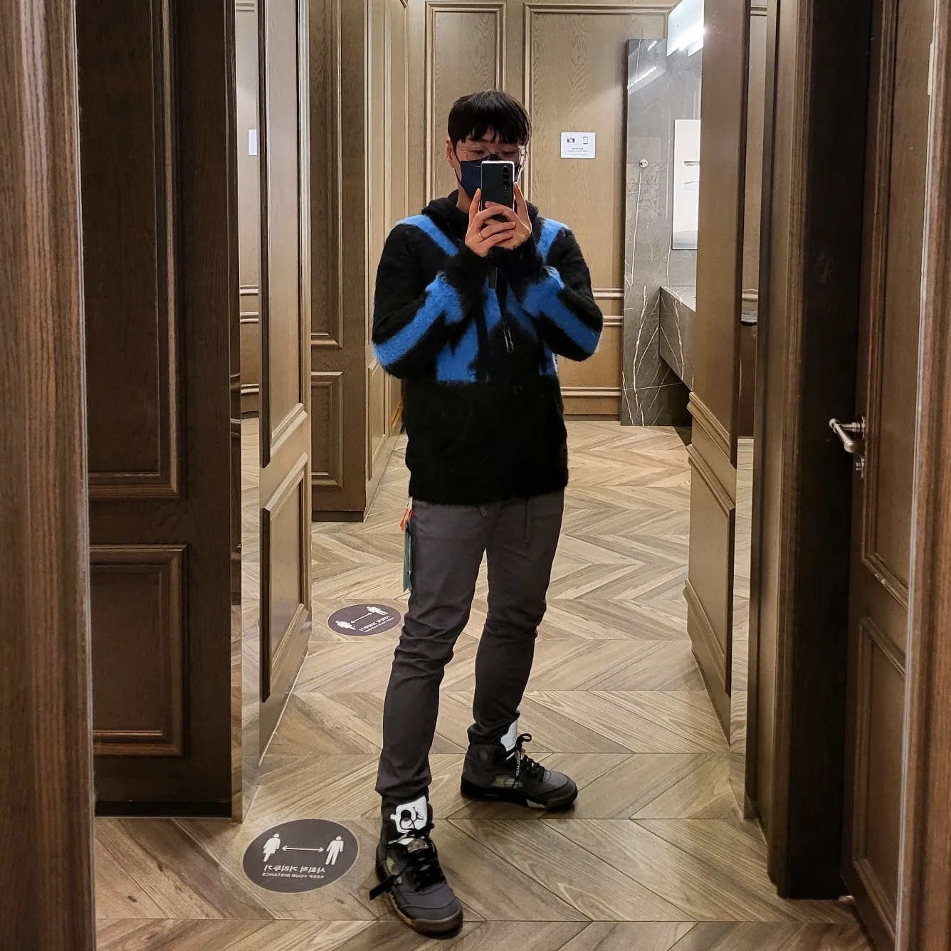 Jordan 5 x Off-White Retro SP Black Muslin 착용 스타일