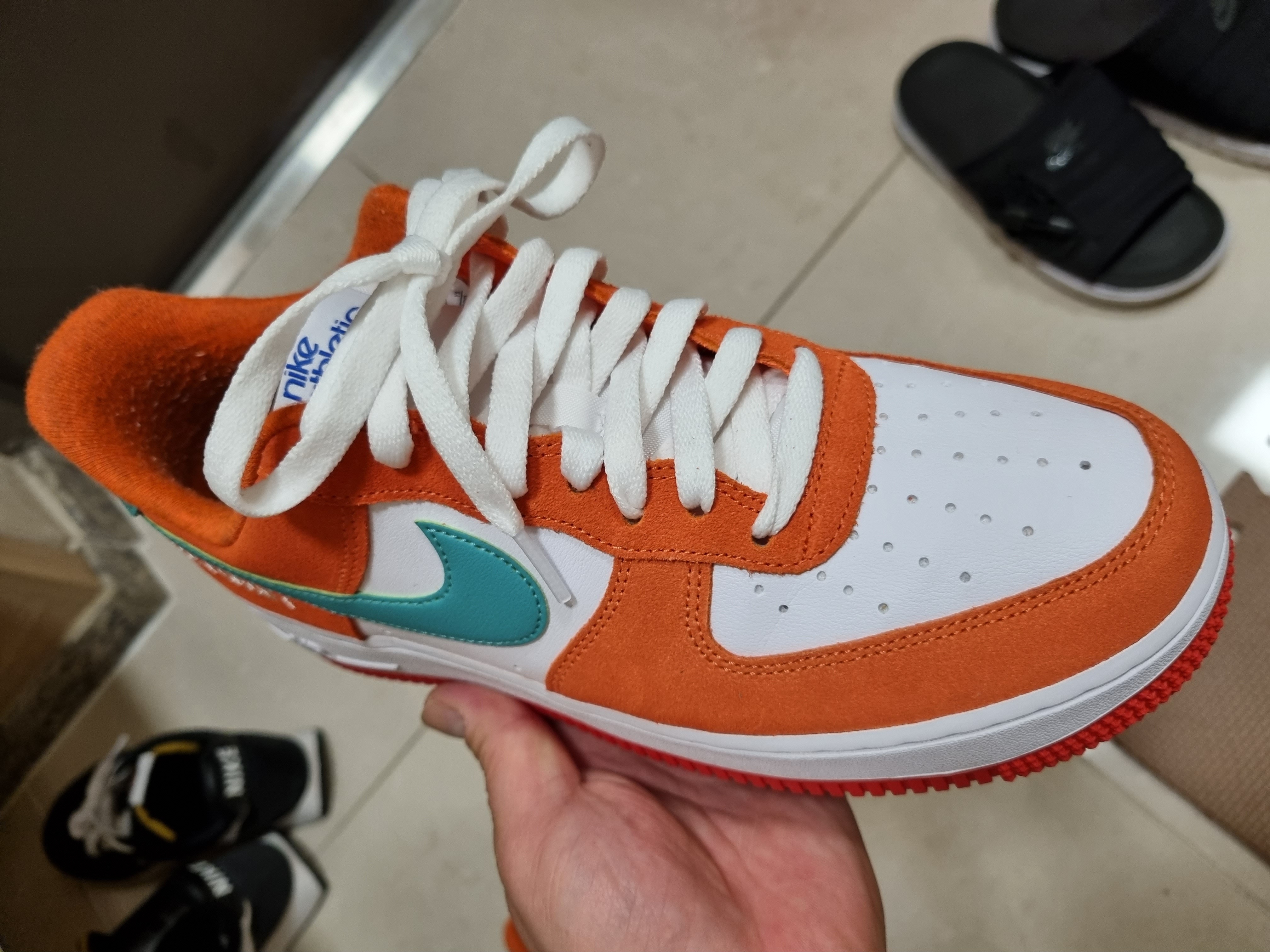 Nike Air Force 1 '07 LV8 Athletic Club Rush Orange Washed Teal 착용 스타일