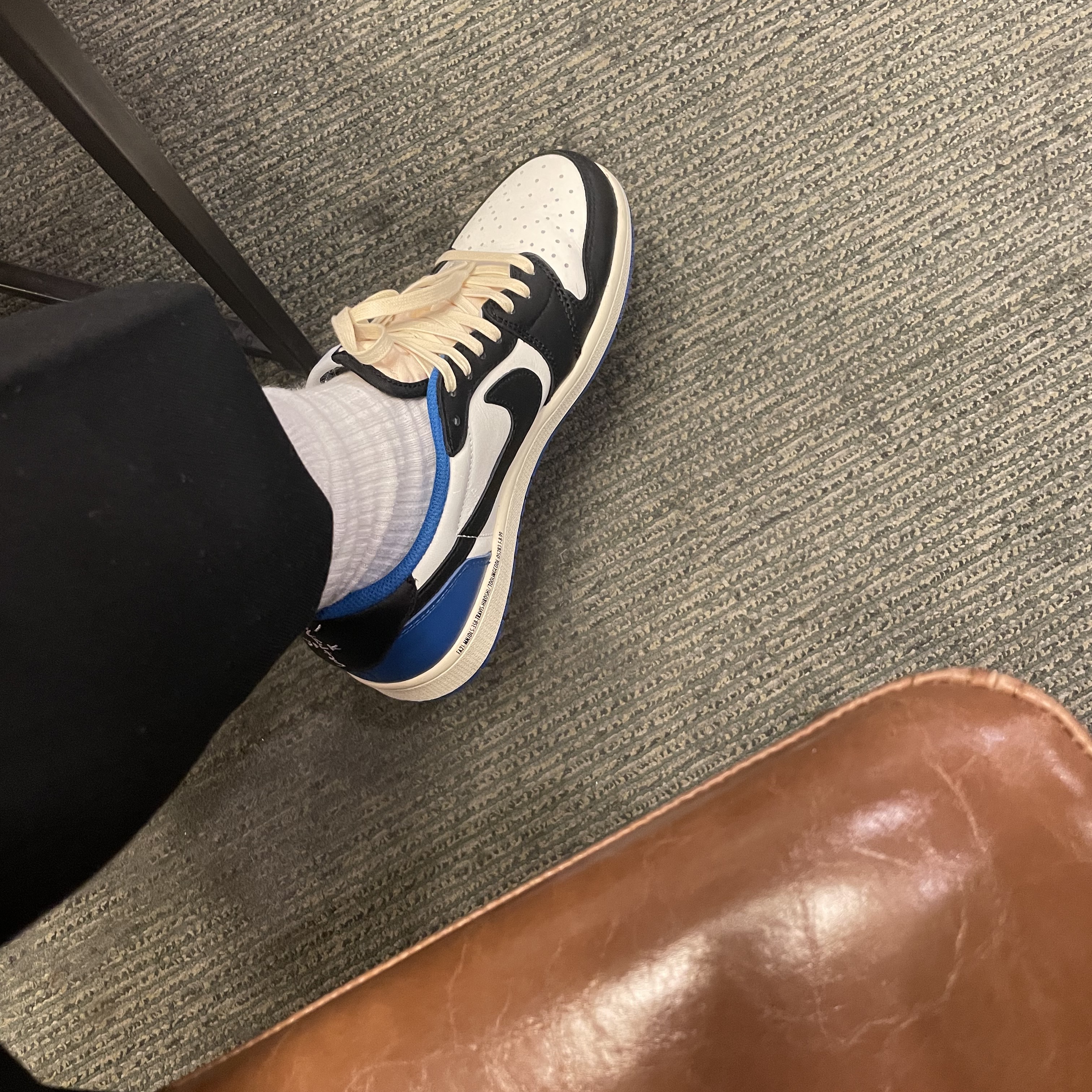 Jordan 1 x Travis Scott x Fragment Retro Low OG SP Military Blue 착용 스타일