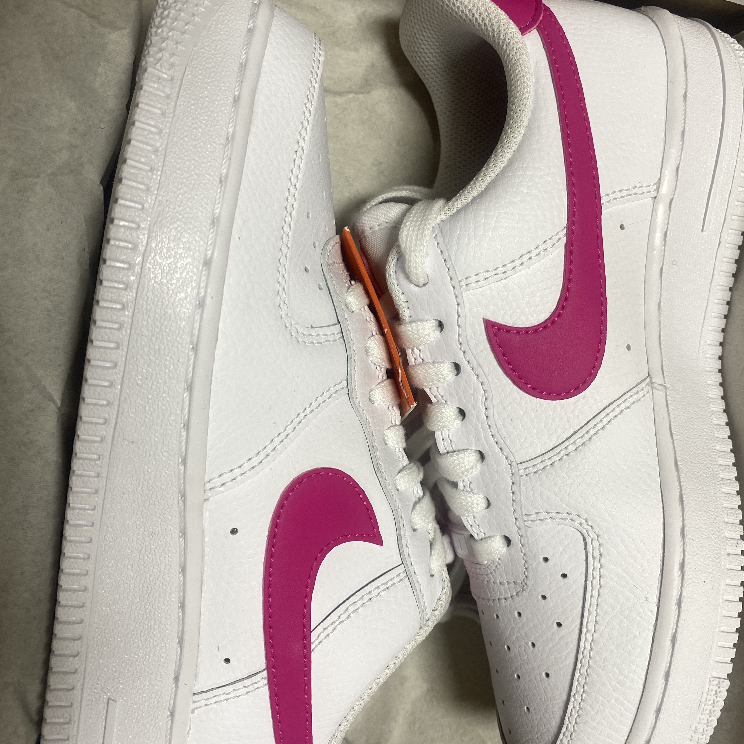 (W) Nike Air Force 1 '07 White Pink Prime 착용 스타일 - 1