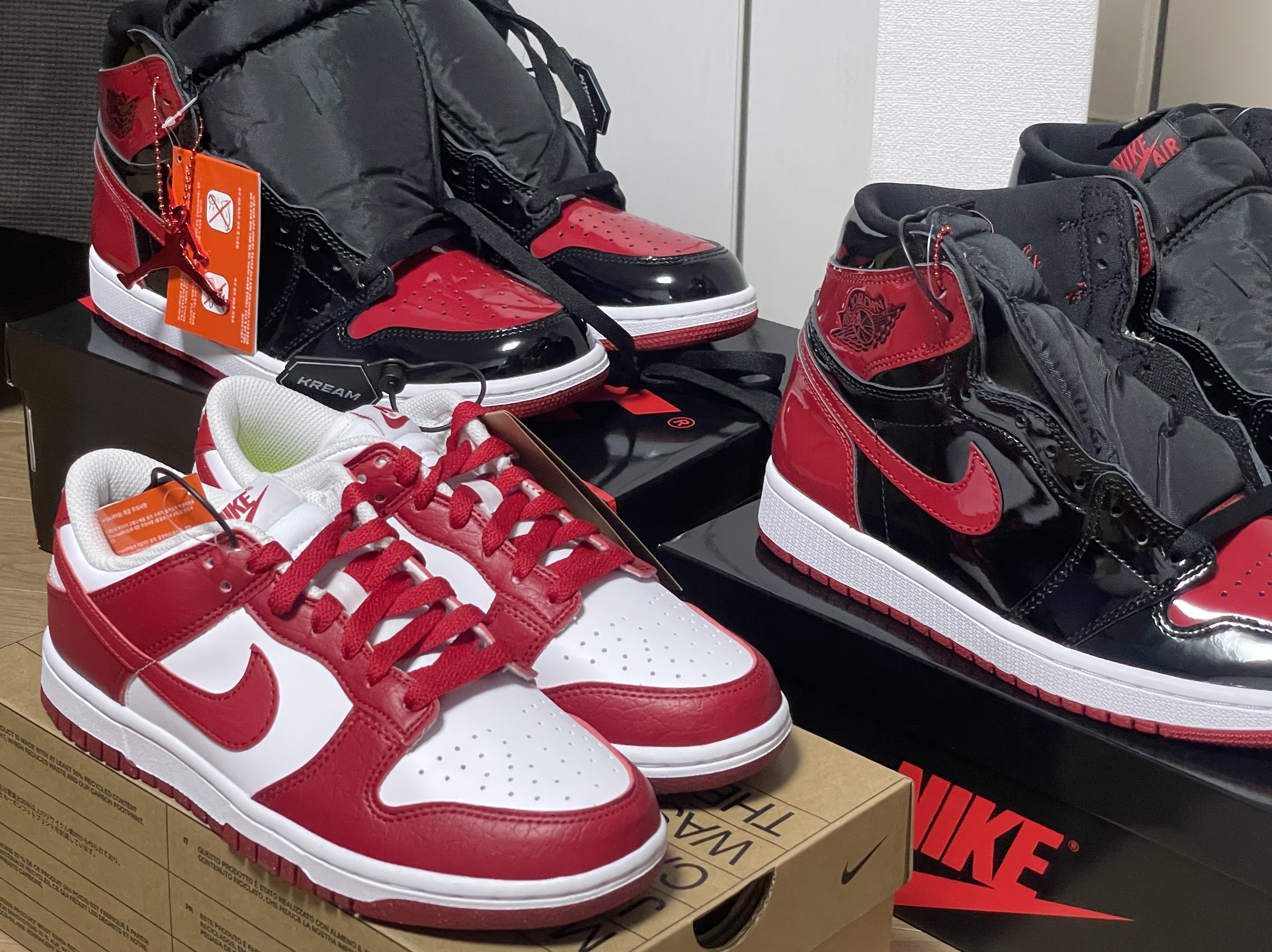 Jordan 1 Retro High OG Patent Bred, (W) Nike Dunk Low Next Nature Gym Red 착용 스타일