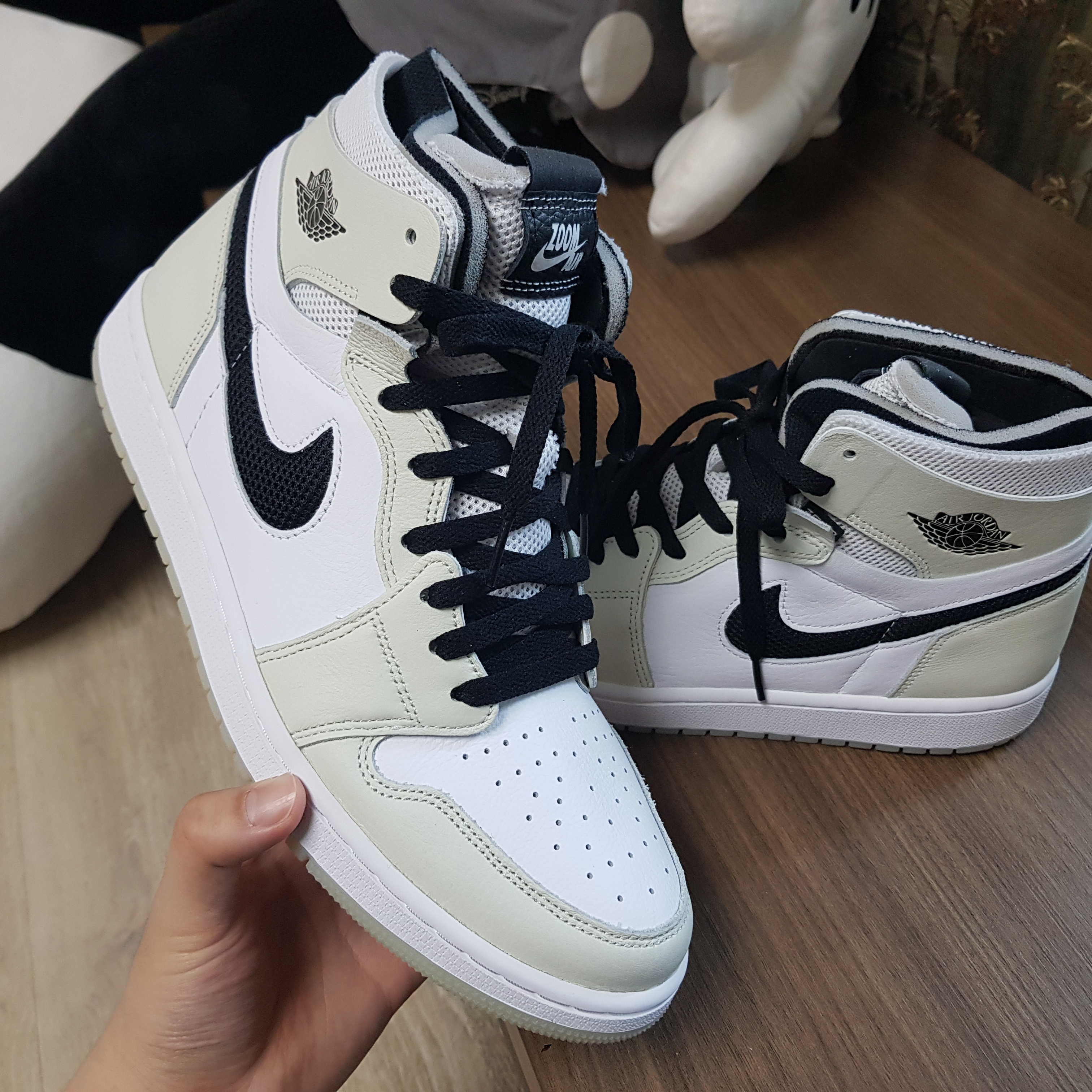 (W) Jordan 1 Zoom Air CMFT Light Bone 착용 스타일 - 2