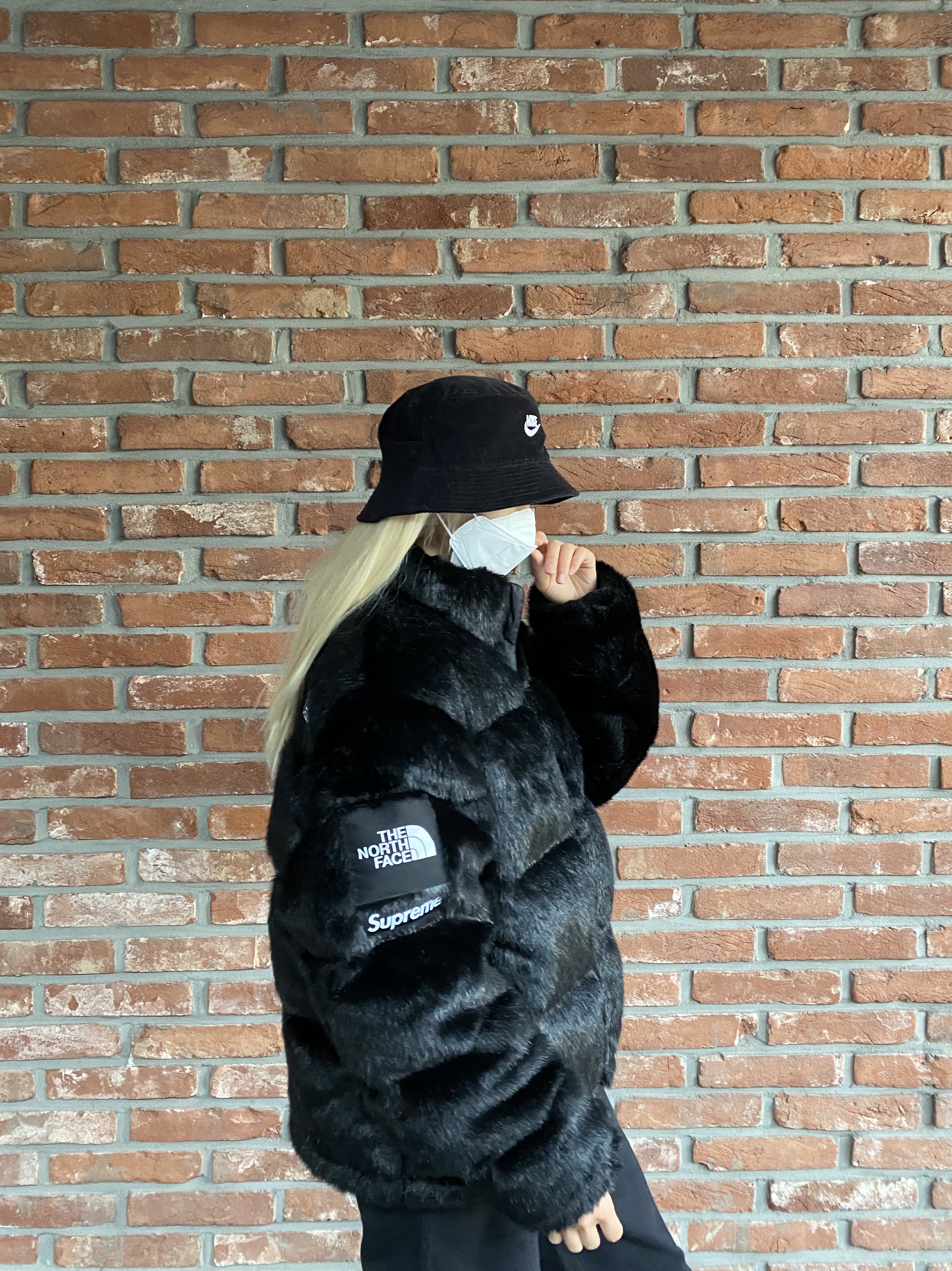 Supreme x The North Face Faux Fur Nuptse Jacket Black - 20FW 착용 스타일