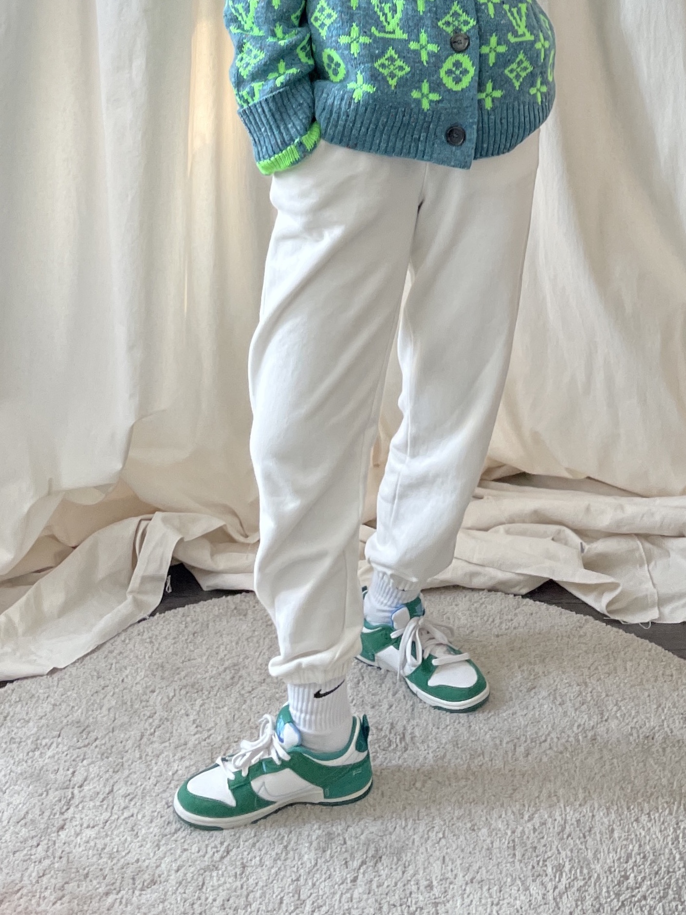 (W) Nike Dunk Low Disrupt 2 Phantom University Blue, Louis Vuitton Signature Cardigan Multicolor 착용 스타일 - 4