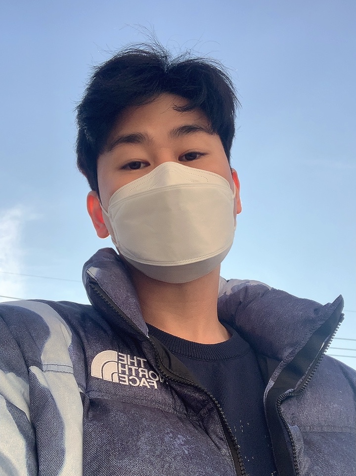 Supreme x The North Face Bleached Denim Print Nuptse Jacket Indigo - 21FW, Supreme x New York Yankees Regular Jean Washed Blue - 21FW 착용 스타일 - 3