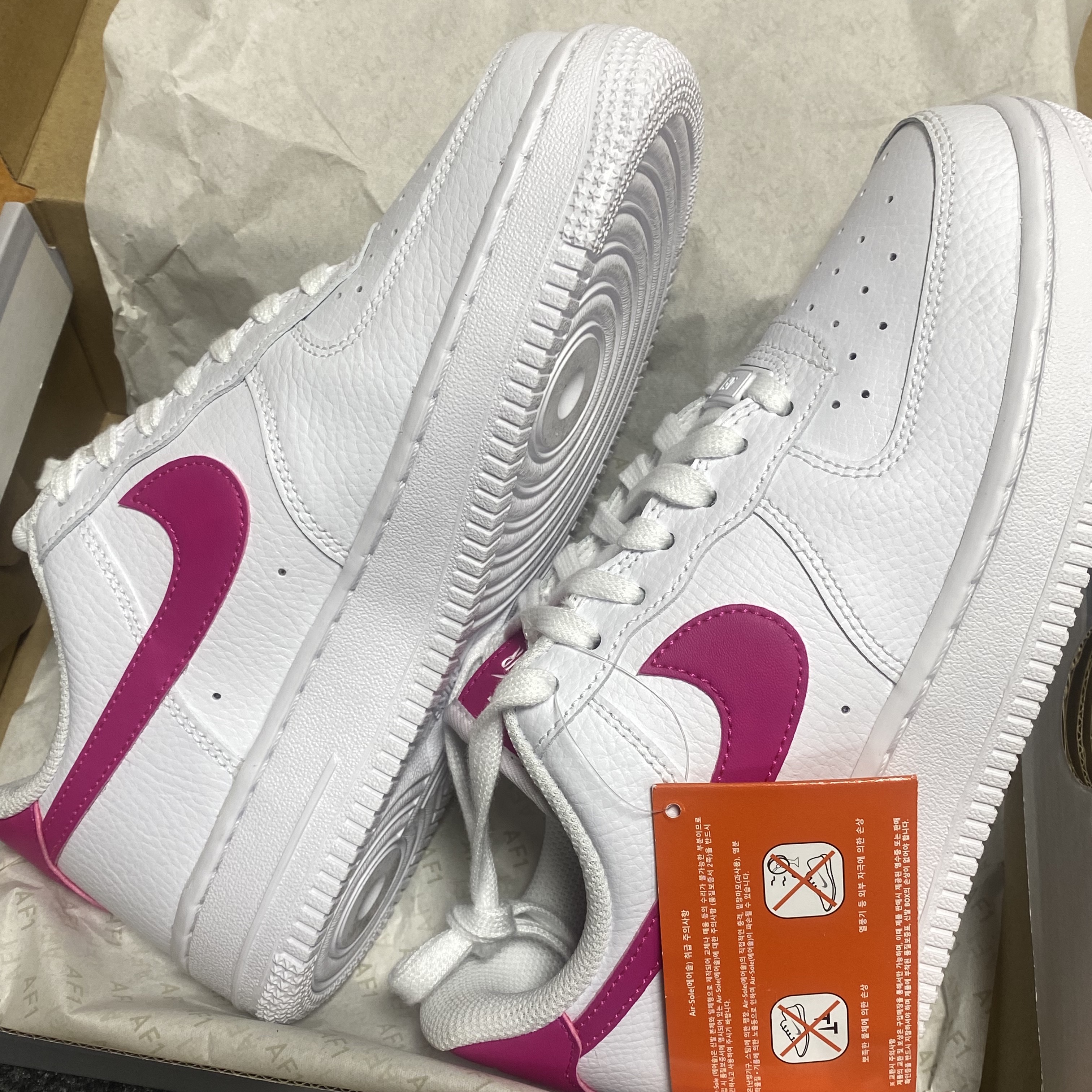 (W) Nike Air Force 1 '07 White Pink Prime 착용 스타일 - 2