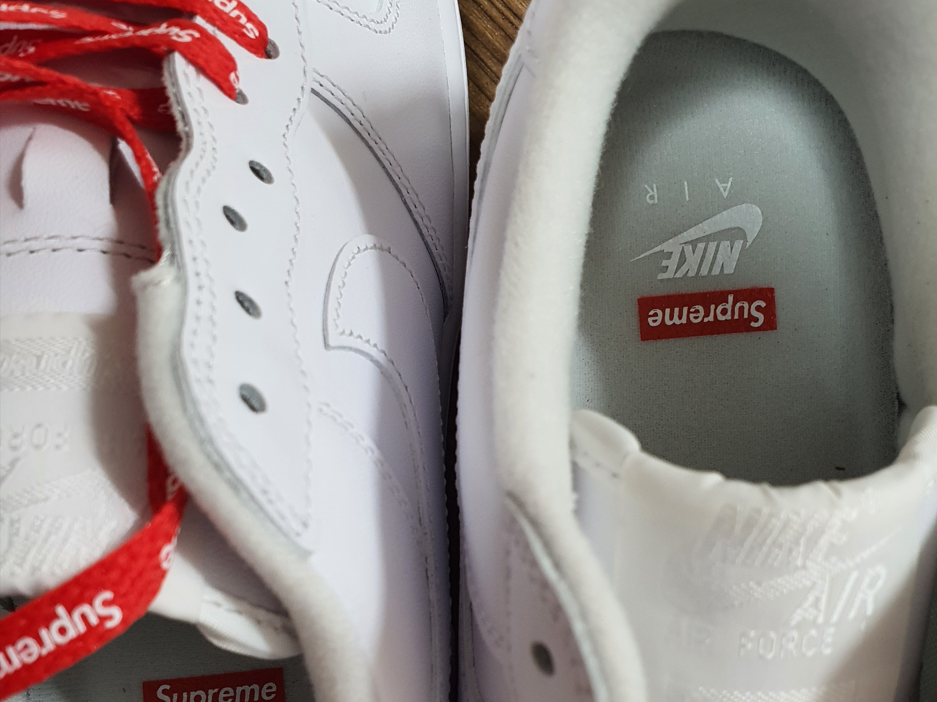 Nike x Supreme Air Force 1 Low White 착용 스타일 - 2