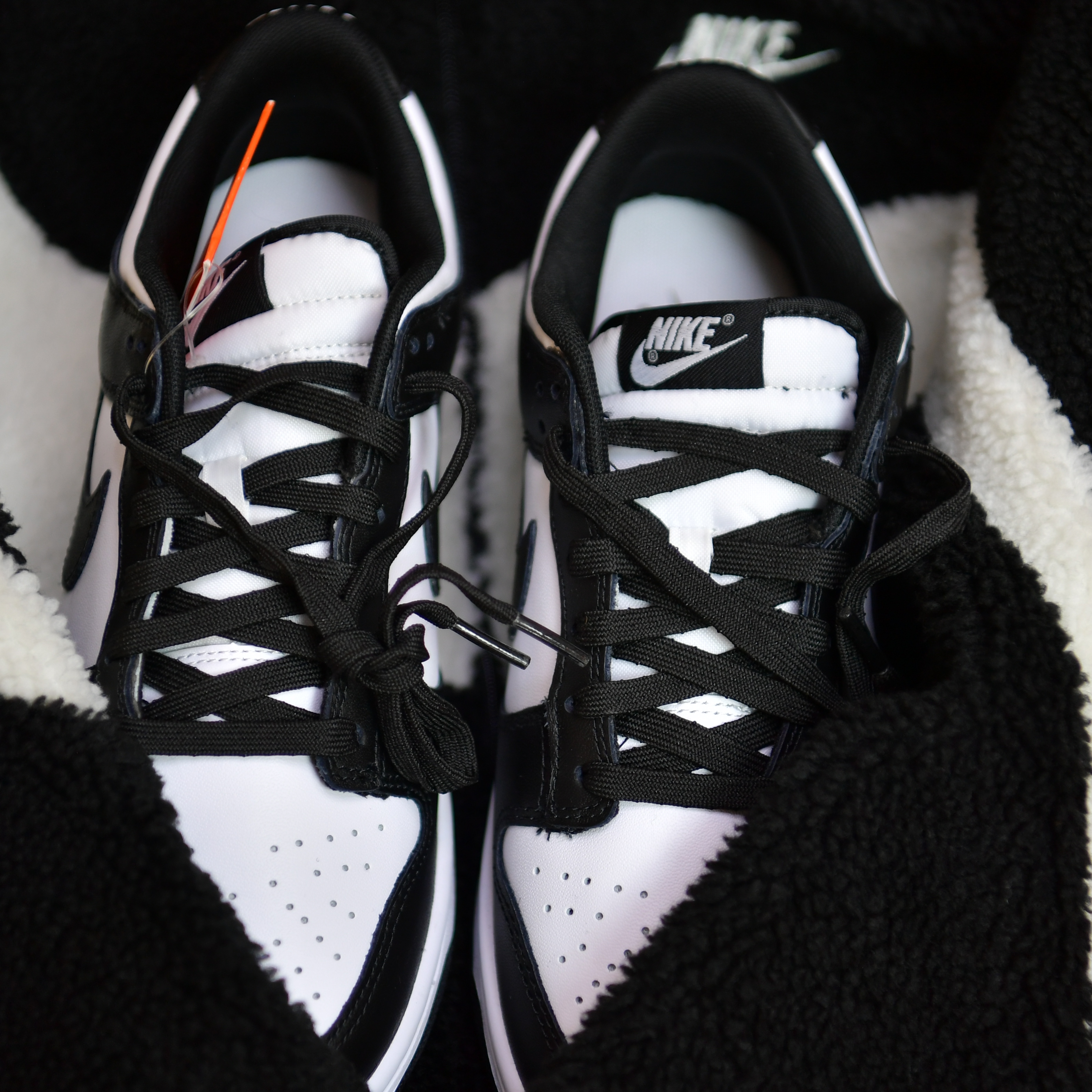 Nike Dunk Low Retro Black, Nike Big Swoosh Full Zip Jacket Black Sail 착용 스타일 - 3