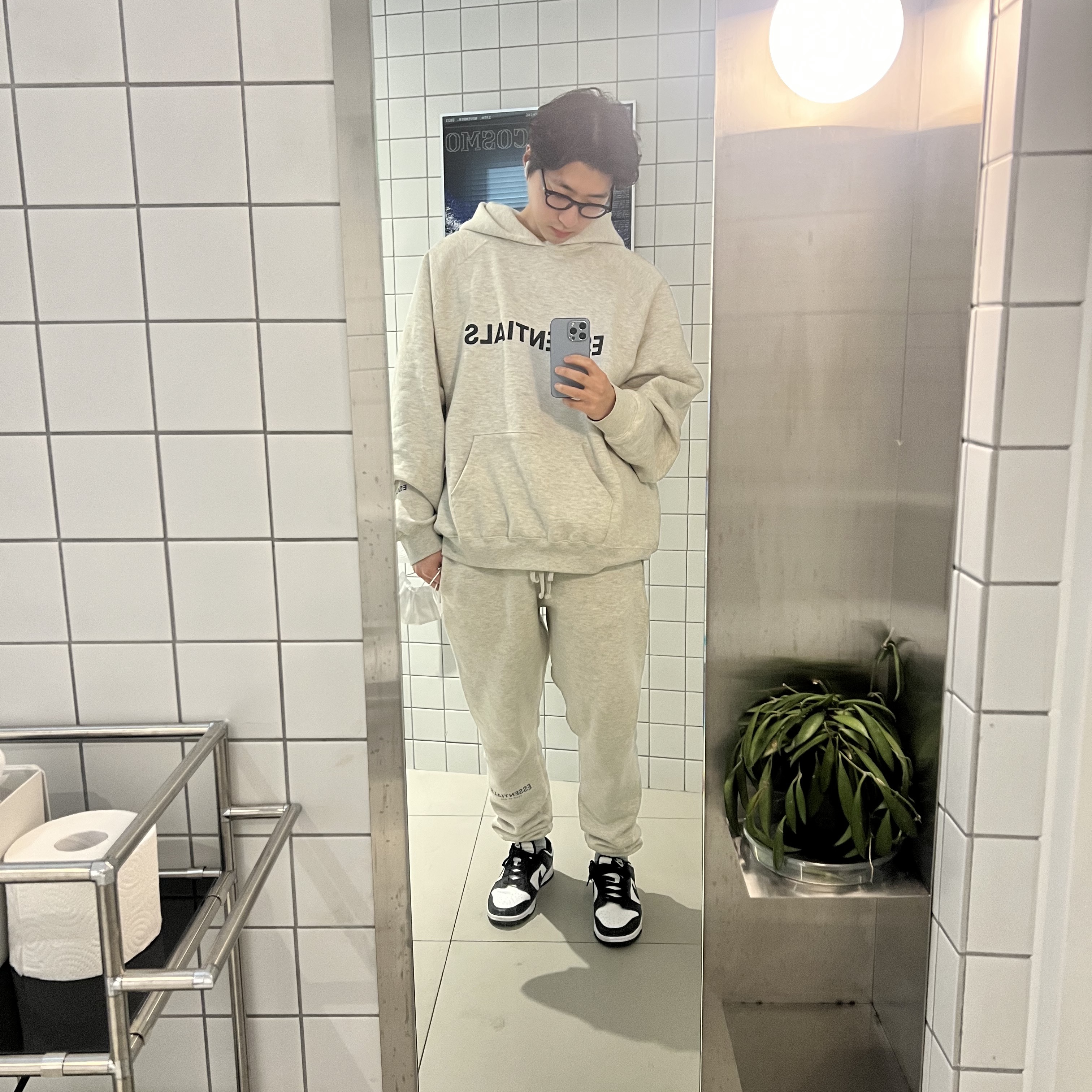 Essentials 3D Silicon Applique Pullover Hoodie Oatmeal/Oatmeal Heather/Light Heather Oatmeal 2020, Essentials The Core Collection Sweatpants Oatmeal 착용 스타일