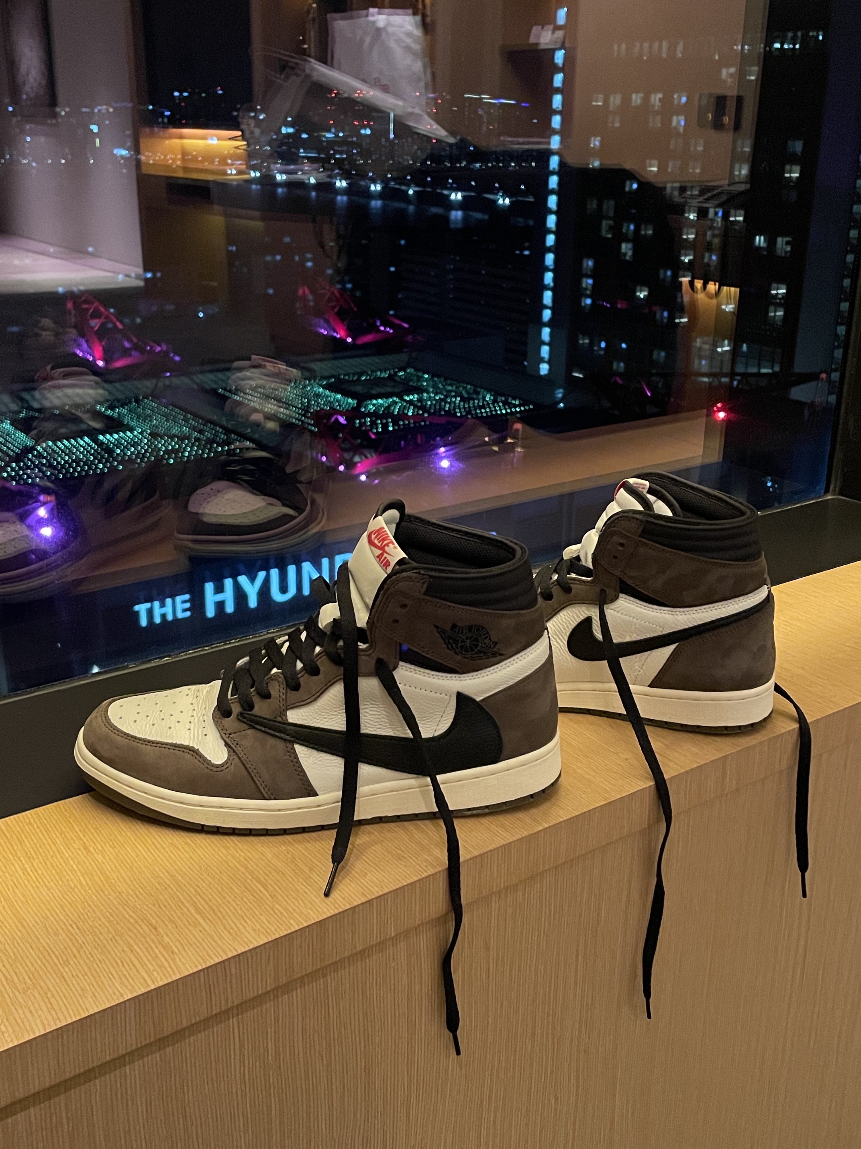 Jordan 1 x Travis Scott Retro High OG SP Mocha 착용 스타일