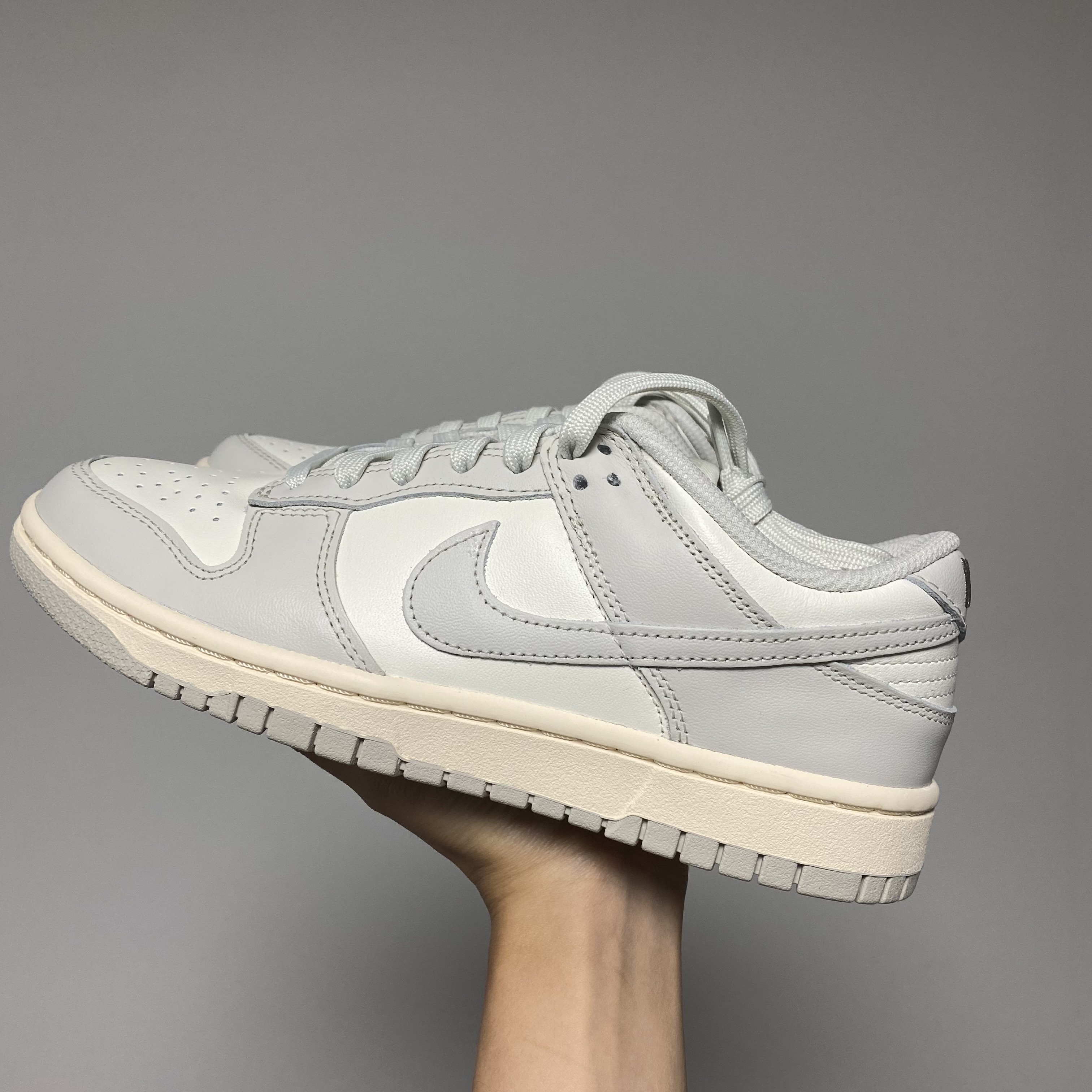 (W) Nike Dunk Low Light Bone 착용 스타일 - 2
