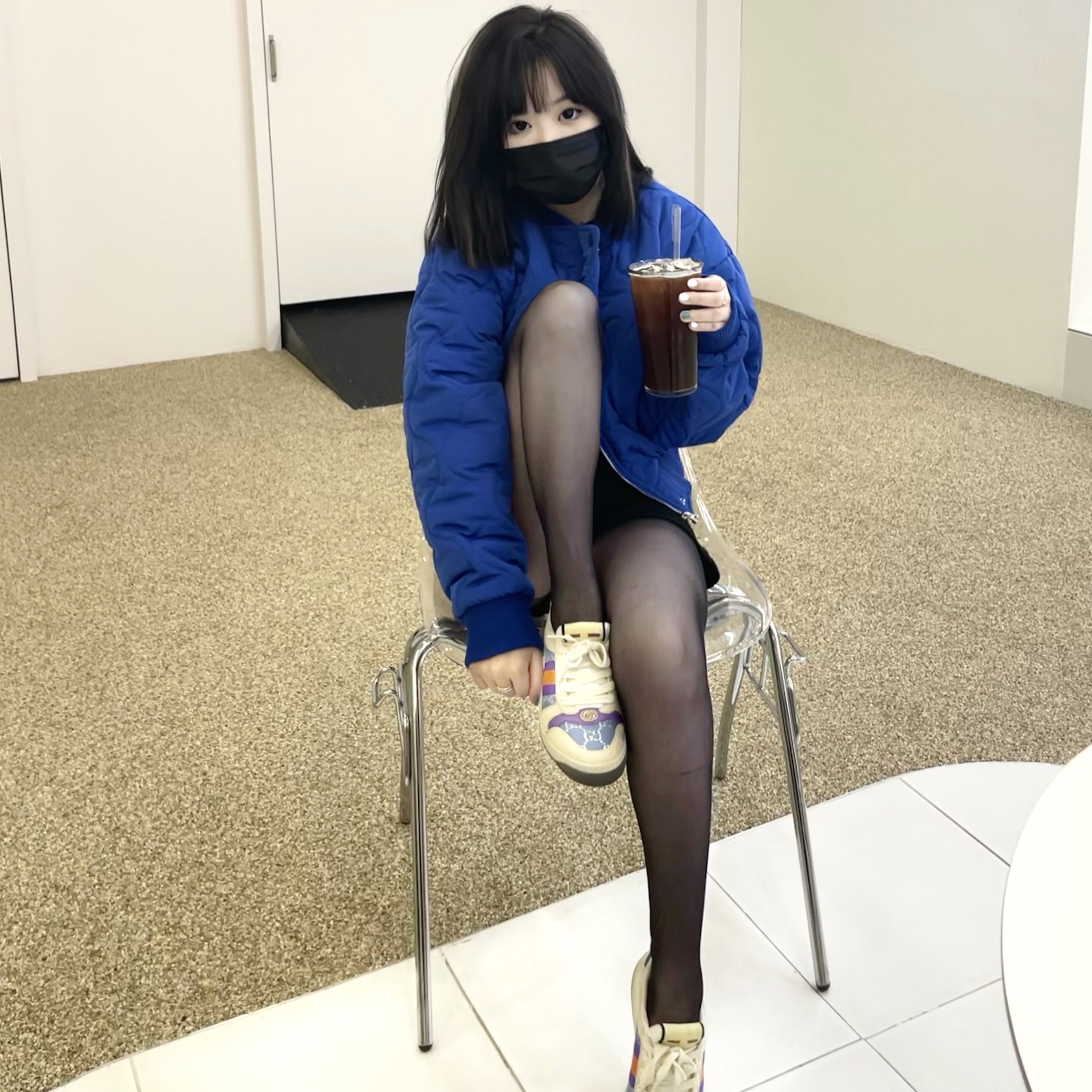 Gucci Screener GG Canvas Distressed Sneakers 착용 스타일 - 3