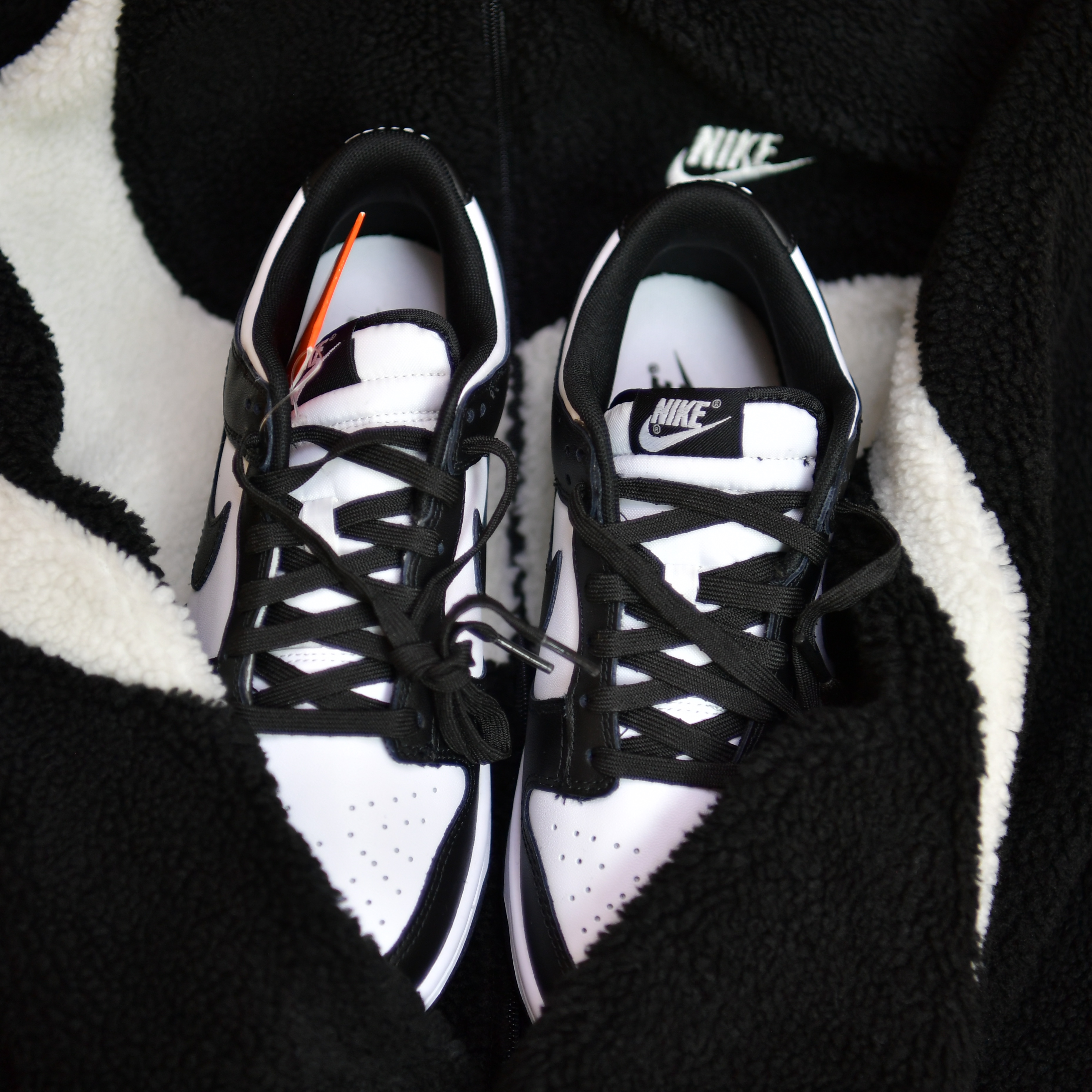 Nike Dunk Low Retro Black, Nike Big Swoosh Full Zip Jacket Black Sail 착용 스타일 - 2