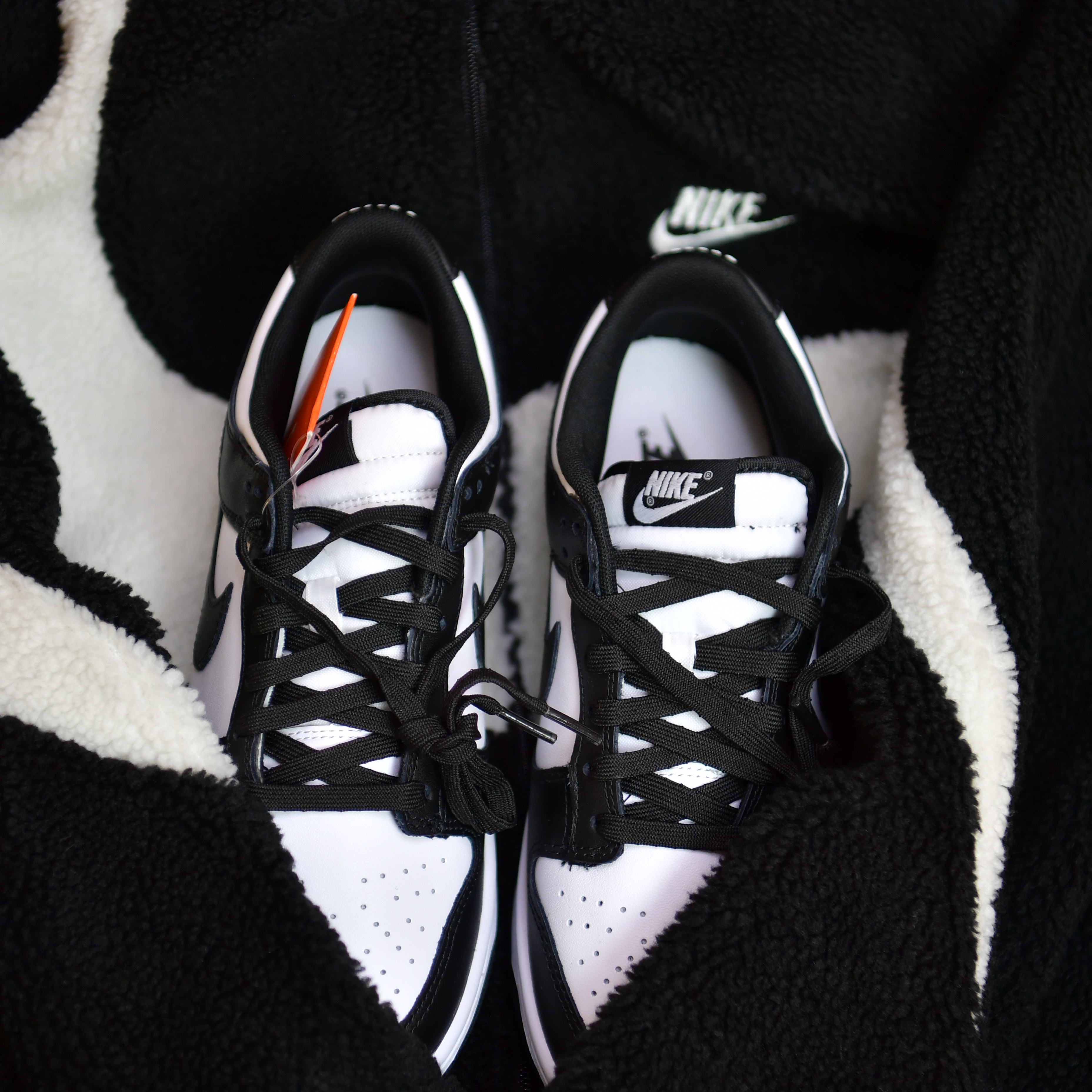 Nike Dunk Low Retro Black, Nike Big Swoosh Full Zip Jacket Black Sail 착용 스타일 - 1