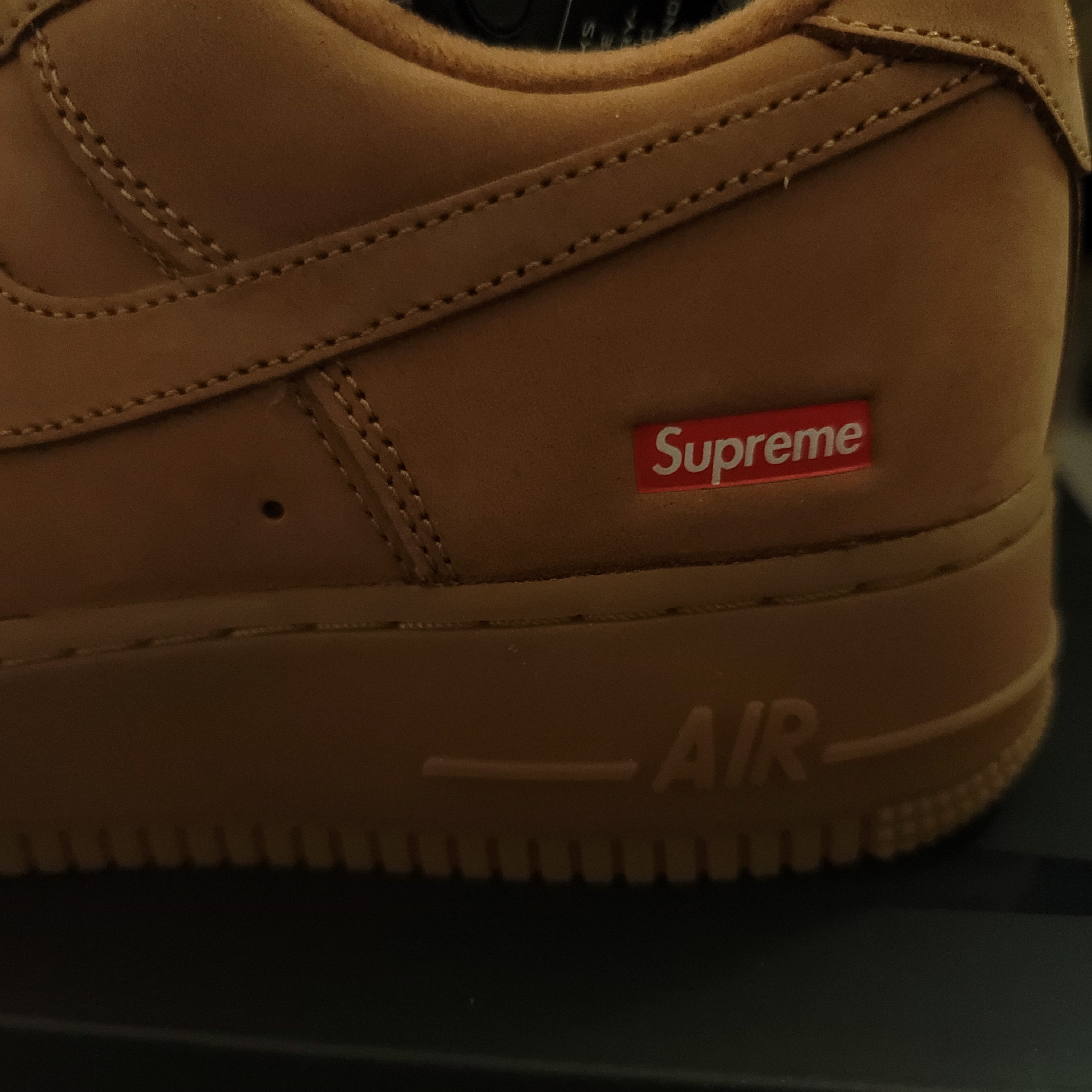 Nike x Supreme Air Force 1 Low Flax 착용 스타일 - 2