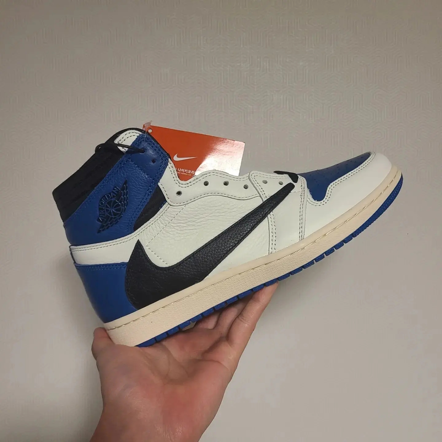 Jordan 1 x Travis Scott x Fragment Retro High OG SP Military Blue, Jordan 1 x Travis Scott x Fragment Retro Low OG SP Military Blue 착용 스타일 - 1