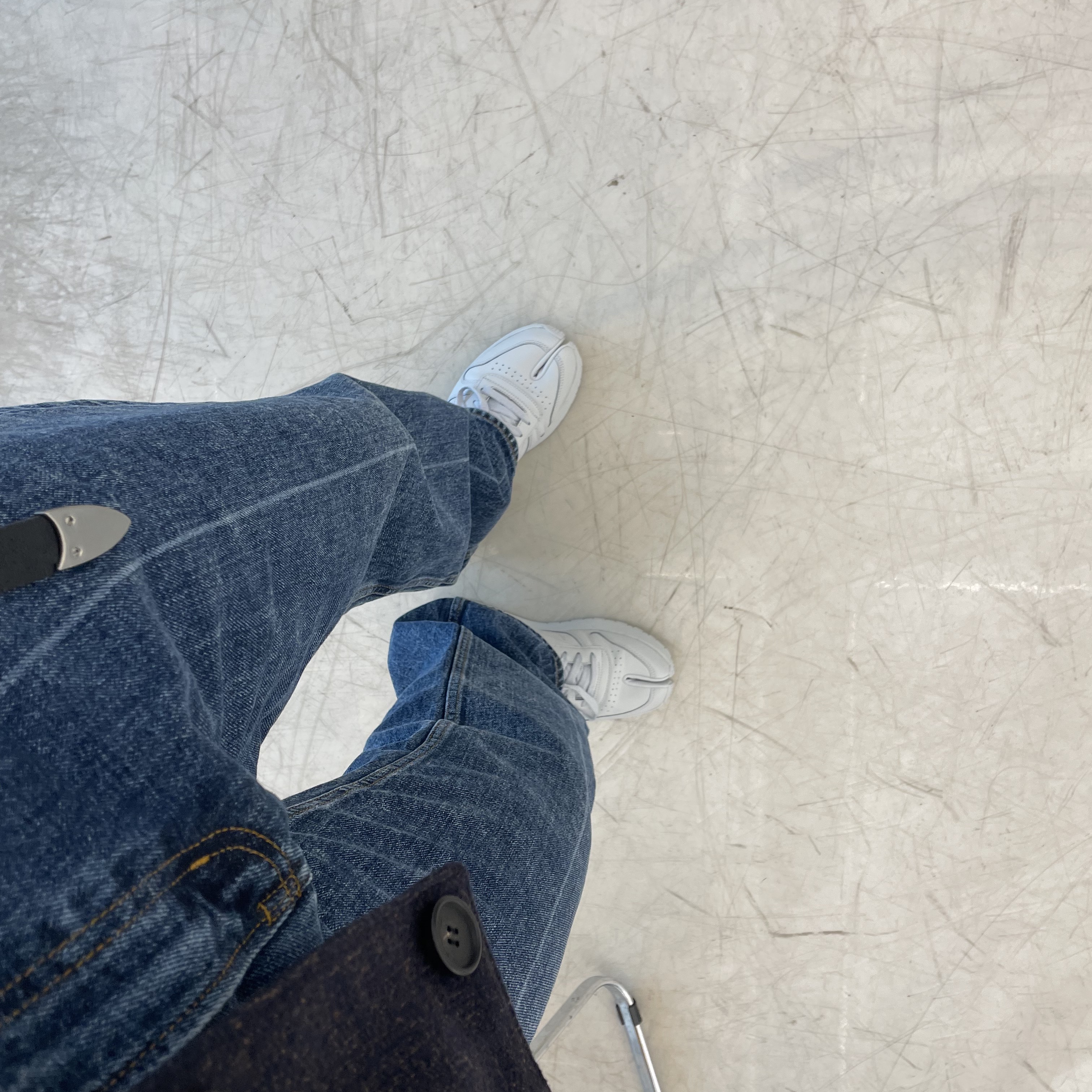 Reebok x Maison Margiela Classic Leather Tabi Shoes Grey 착용 스타일 - 2
