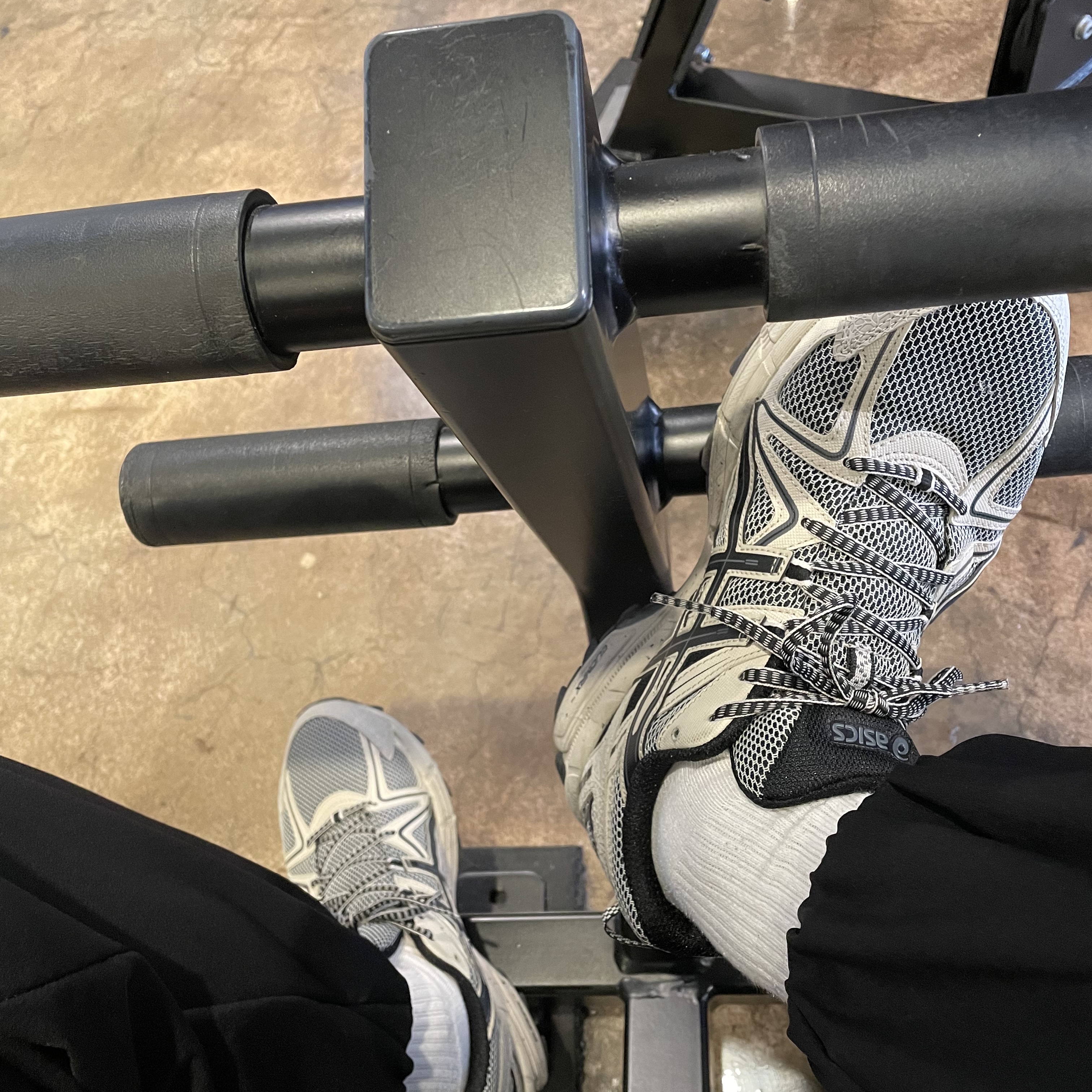 Asics Gel-Kahana 8 Grey Black Carbon 착용 스타일
