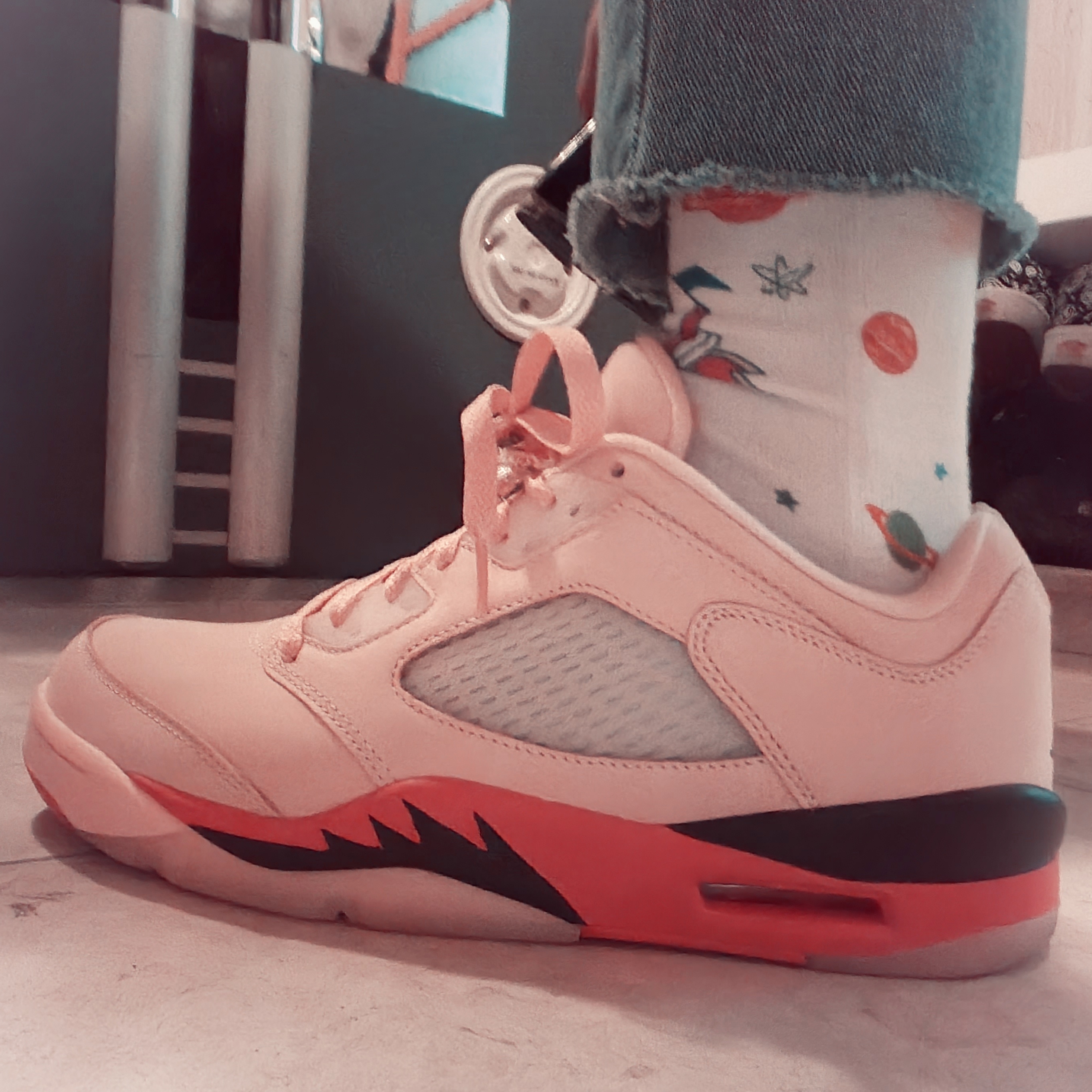 (W) Jordan 5 Retro Low Girls That Hoop, Nike Big Swoosh Full Zip Jacket White Navy 착용 스타일 - 3