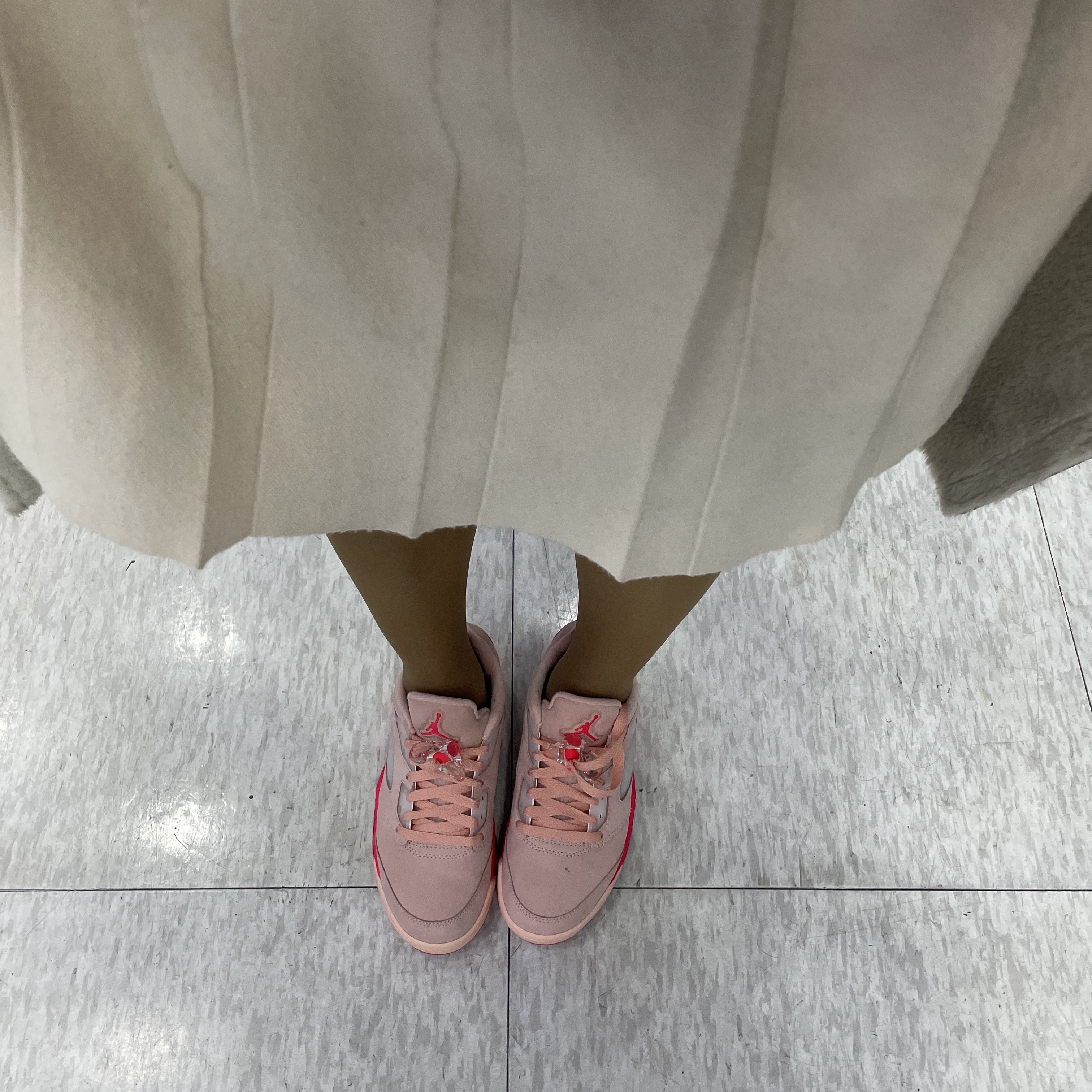 (W) Jordan 5 Retro Low Girls That Hoop, (W) Isabel Marant Mobyli Sweatshirt Light Pink - 22SS 착용 스타일 - 1