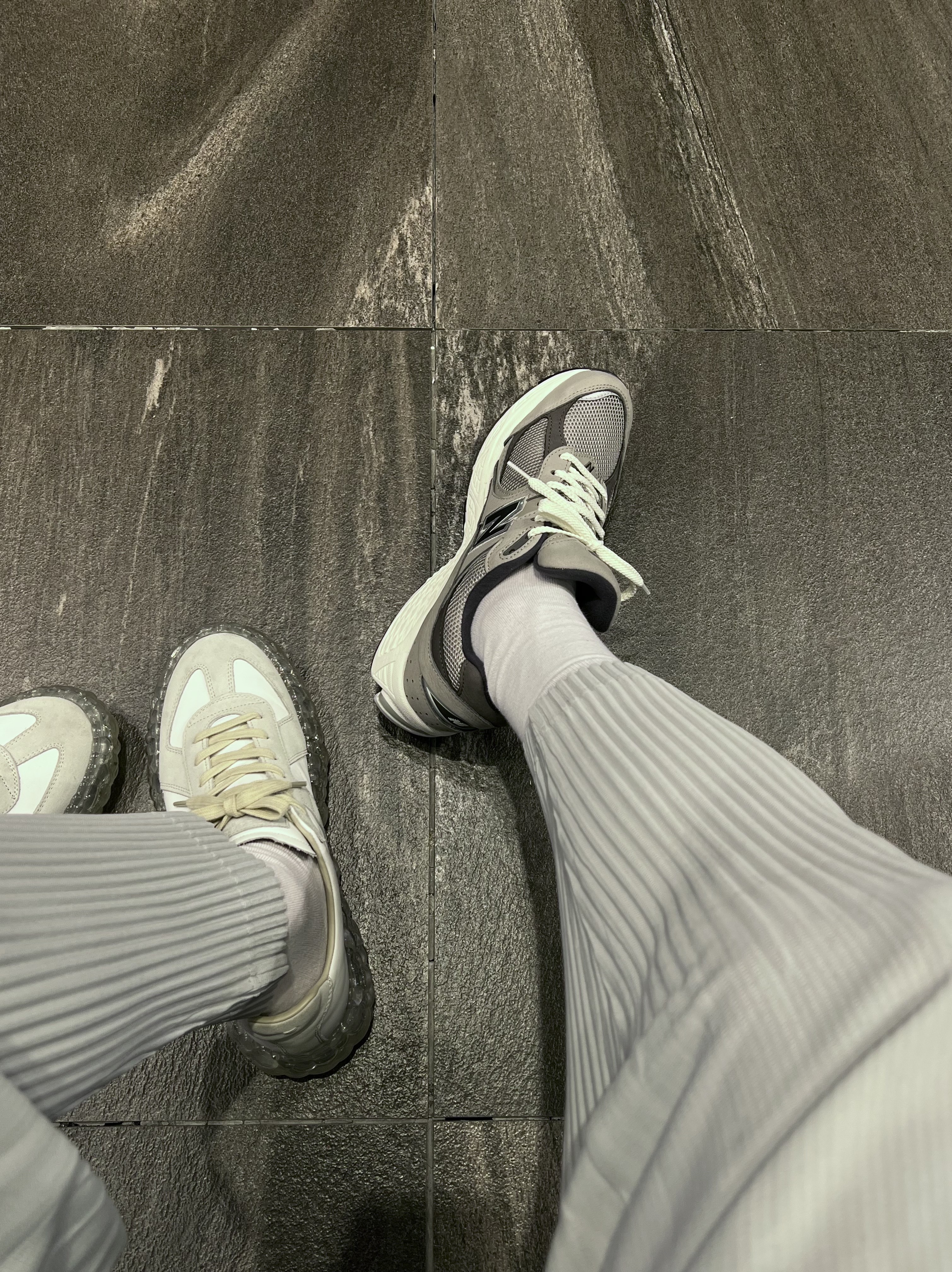 New Balance 2002 Warm Alpaca, Maison Margiela Replica Caviar Sneakers White 착용 스타일