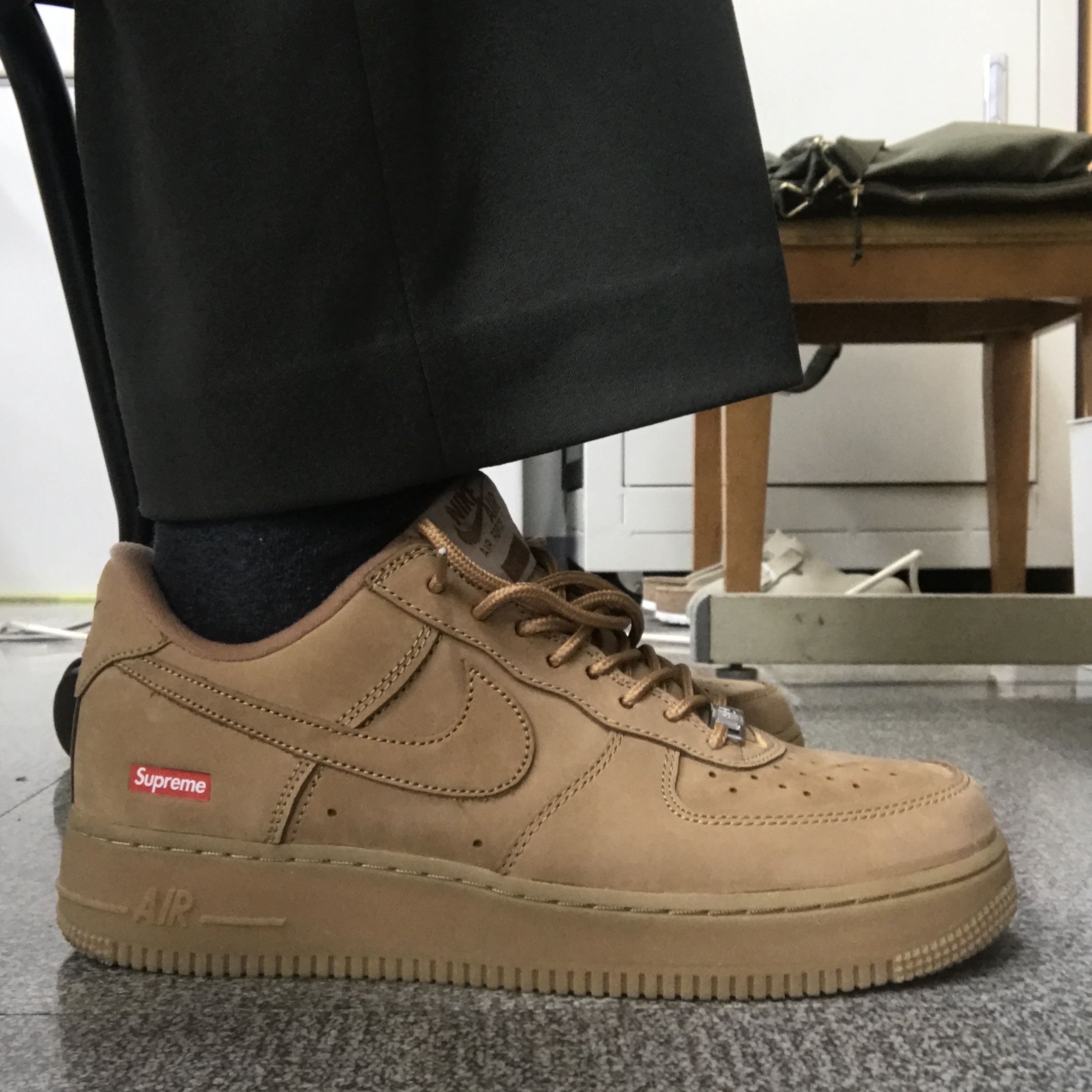 Nike x Supreme Air Force 1 Low Flax 착용 스타일